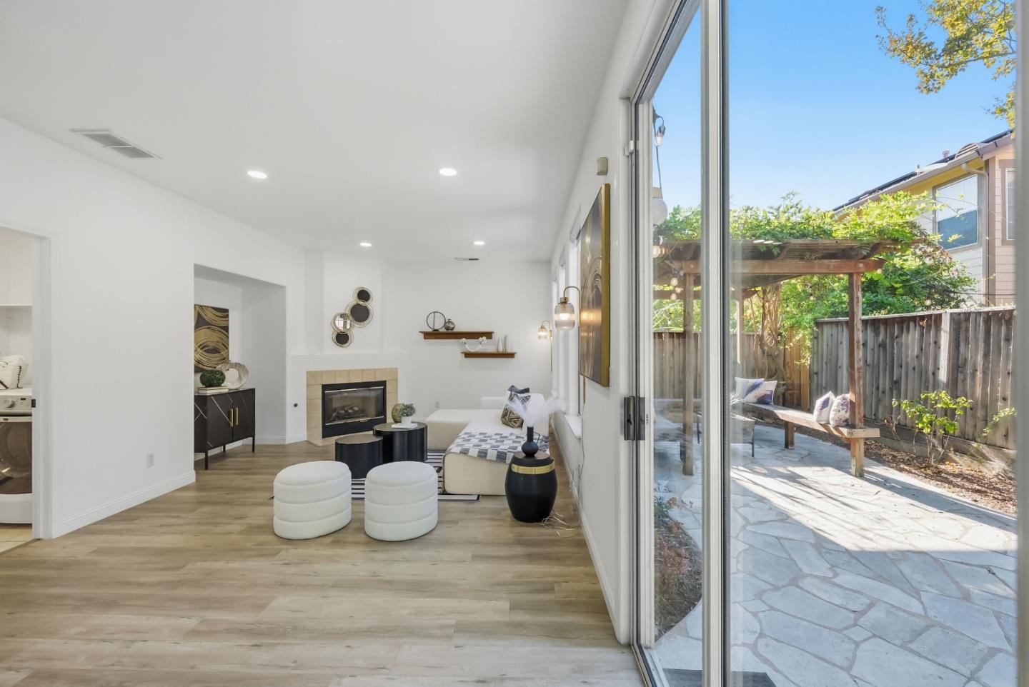 945 Desmet DR