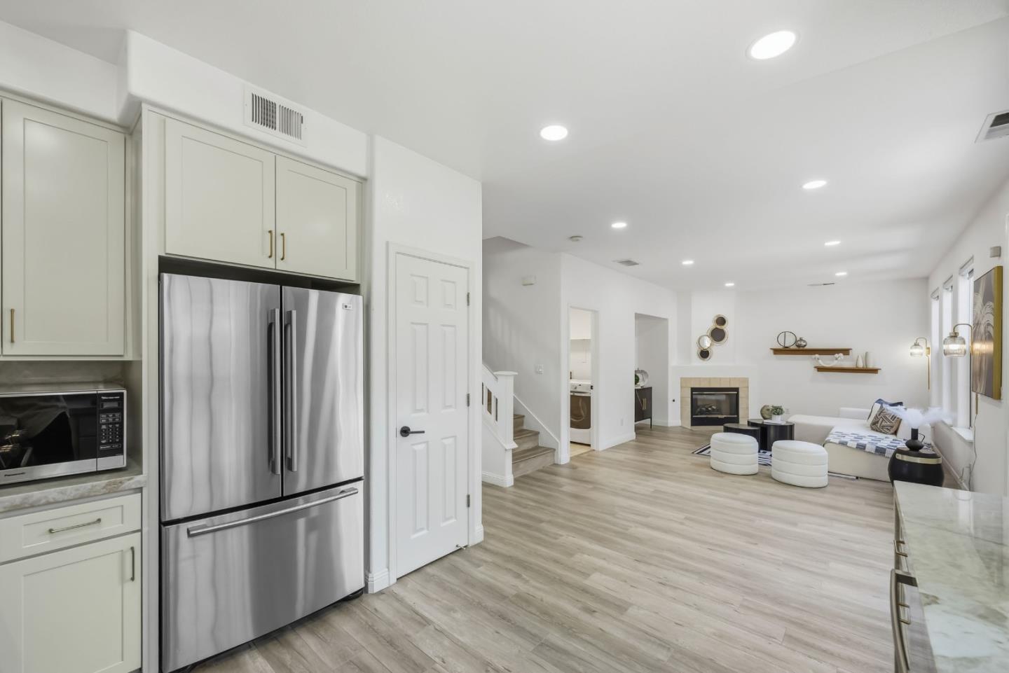945 Desmet DR