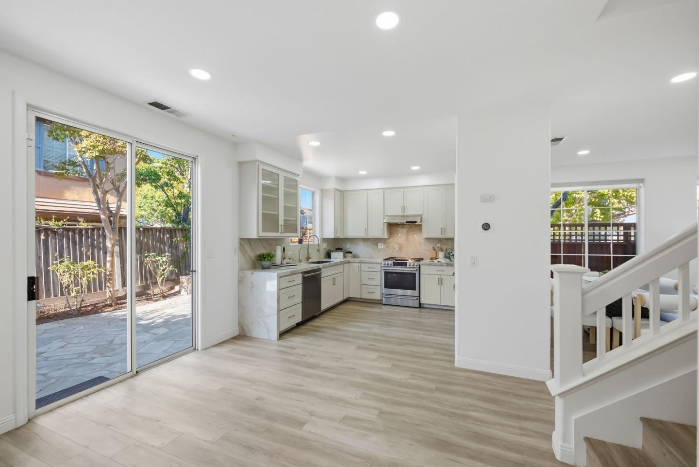 945 Desmet DR