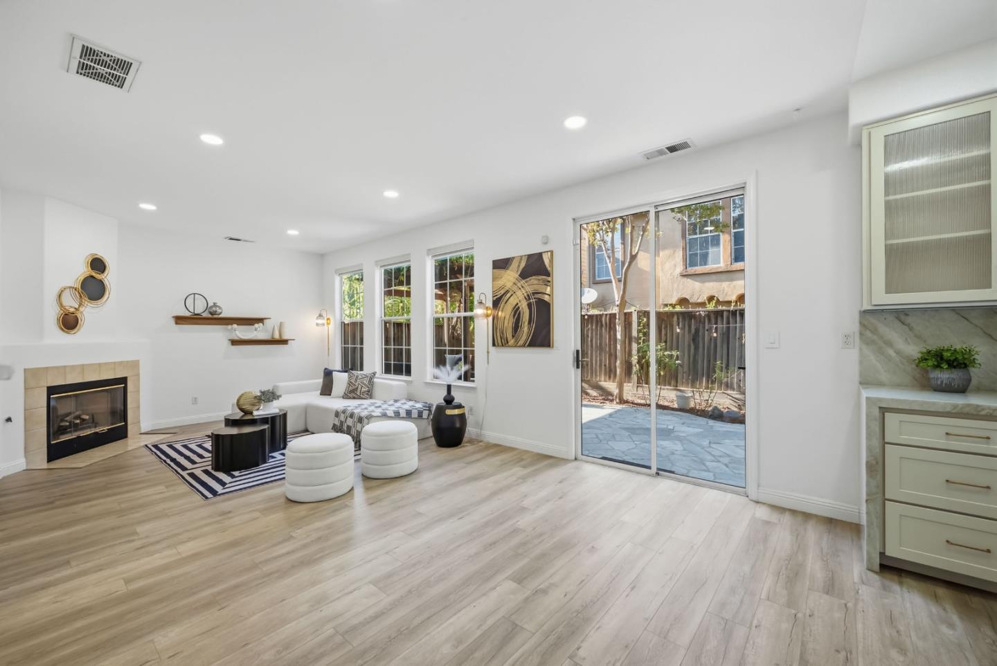 945 Desmet DR