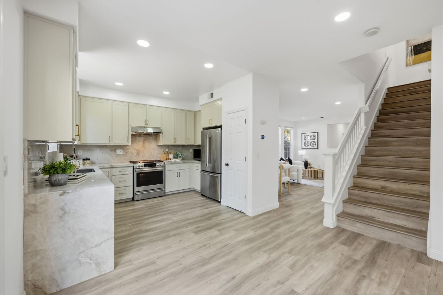 945 Desmet DR