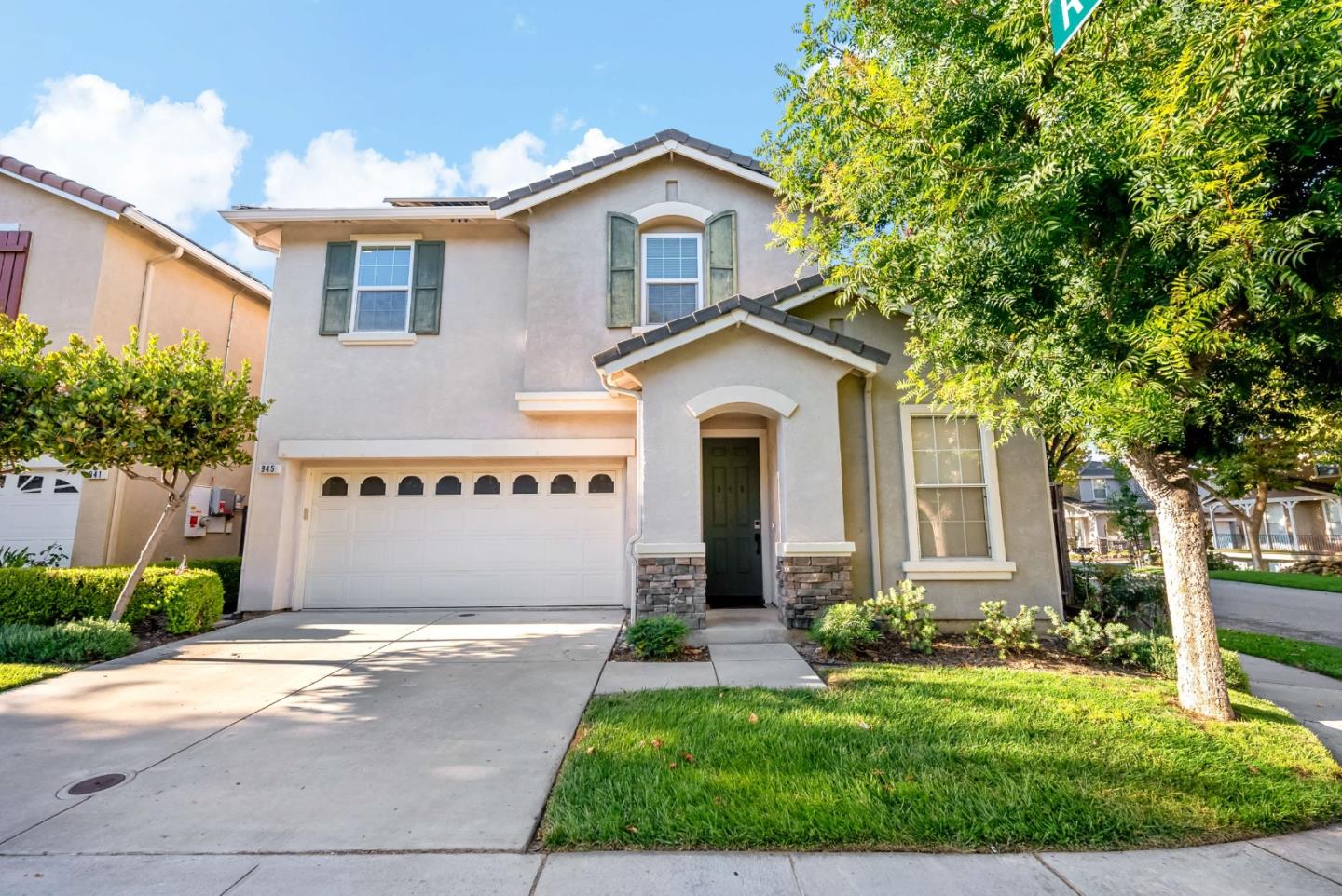 945 Desmet DR