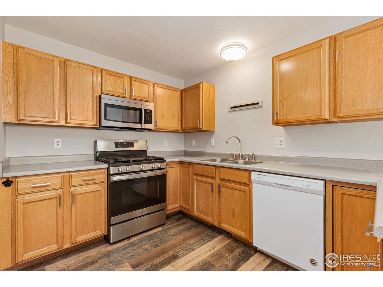 1601 Great Western Dr M8