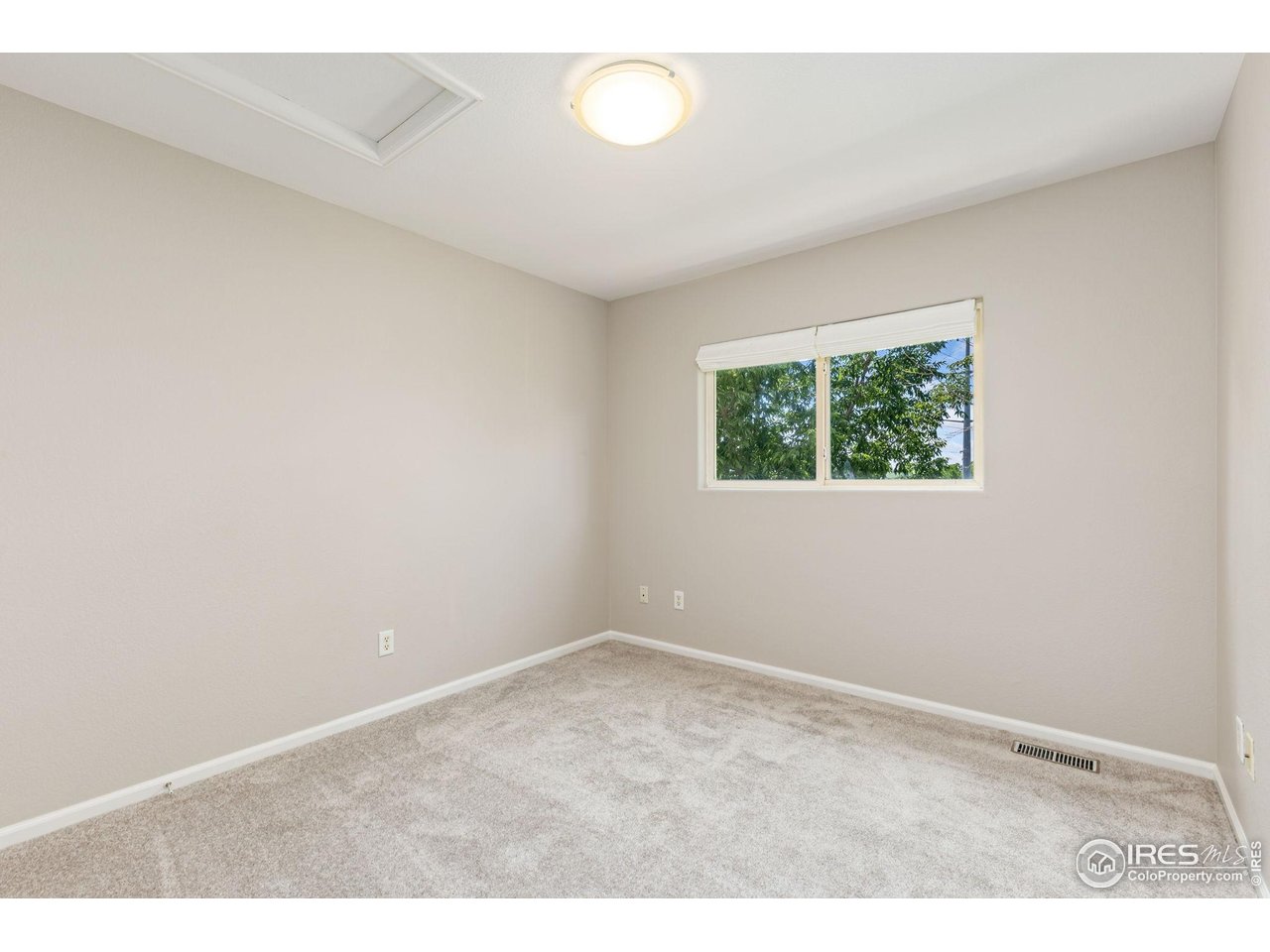 1601 Great Western Dr M8