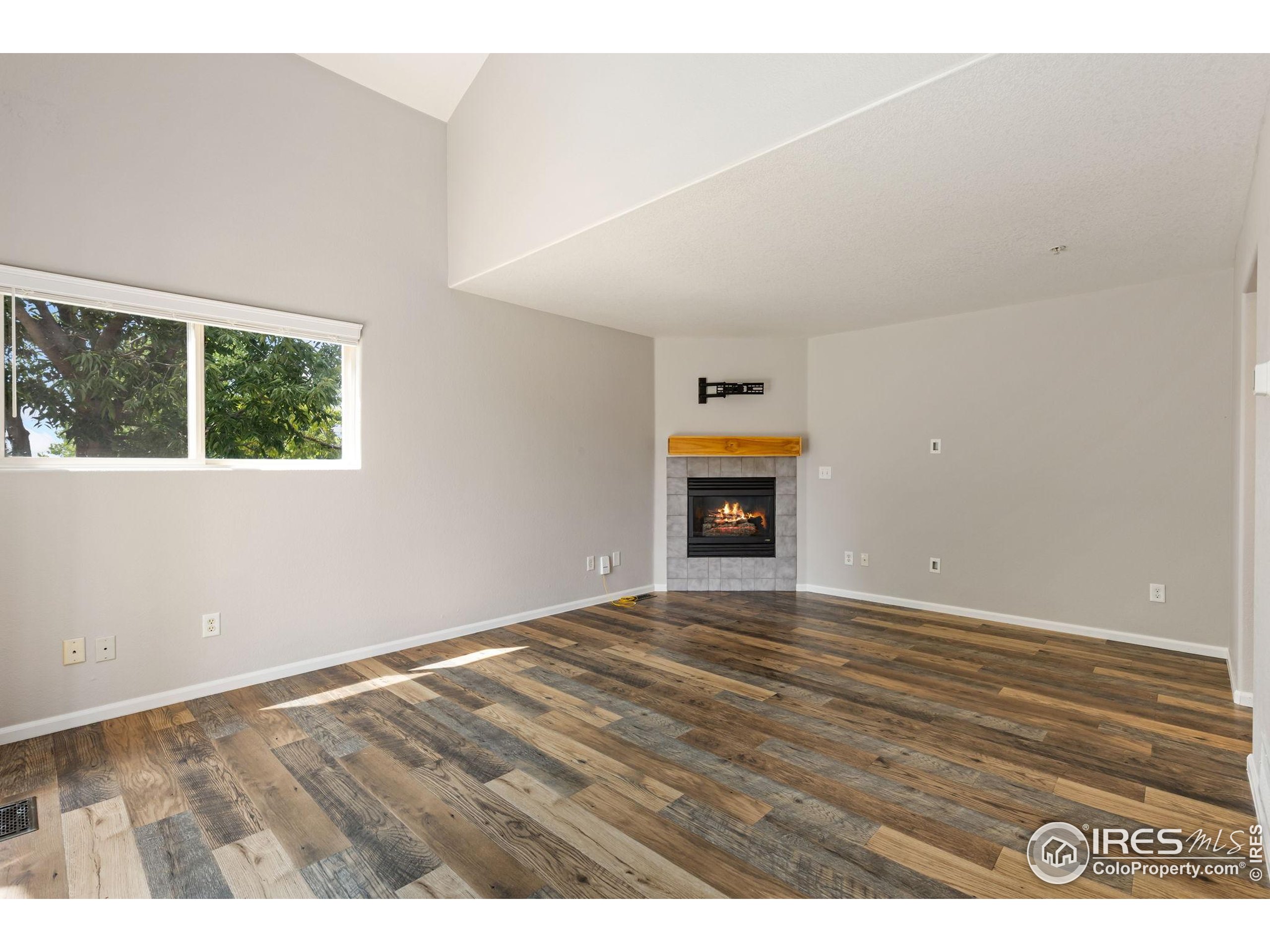 1601 Great Western Dr M8
