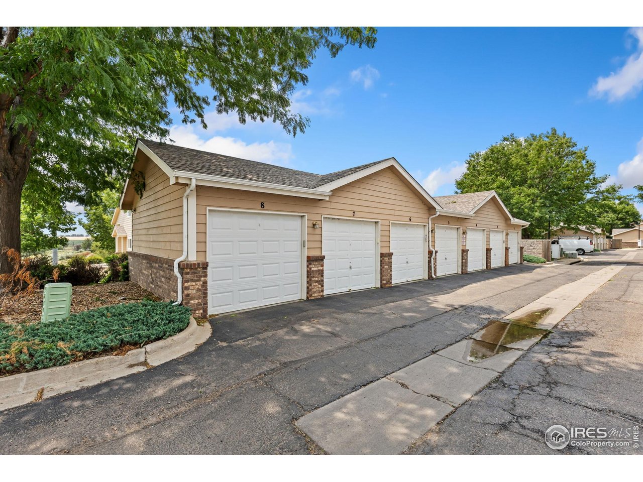 1601 Great Western Dr M8