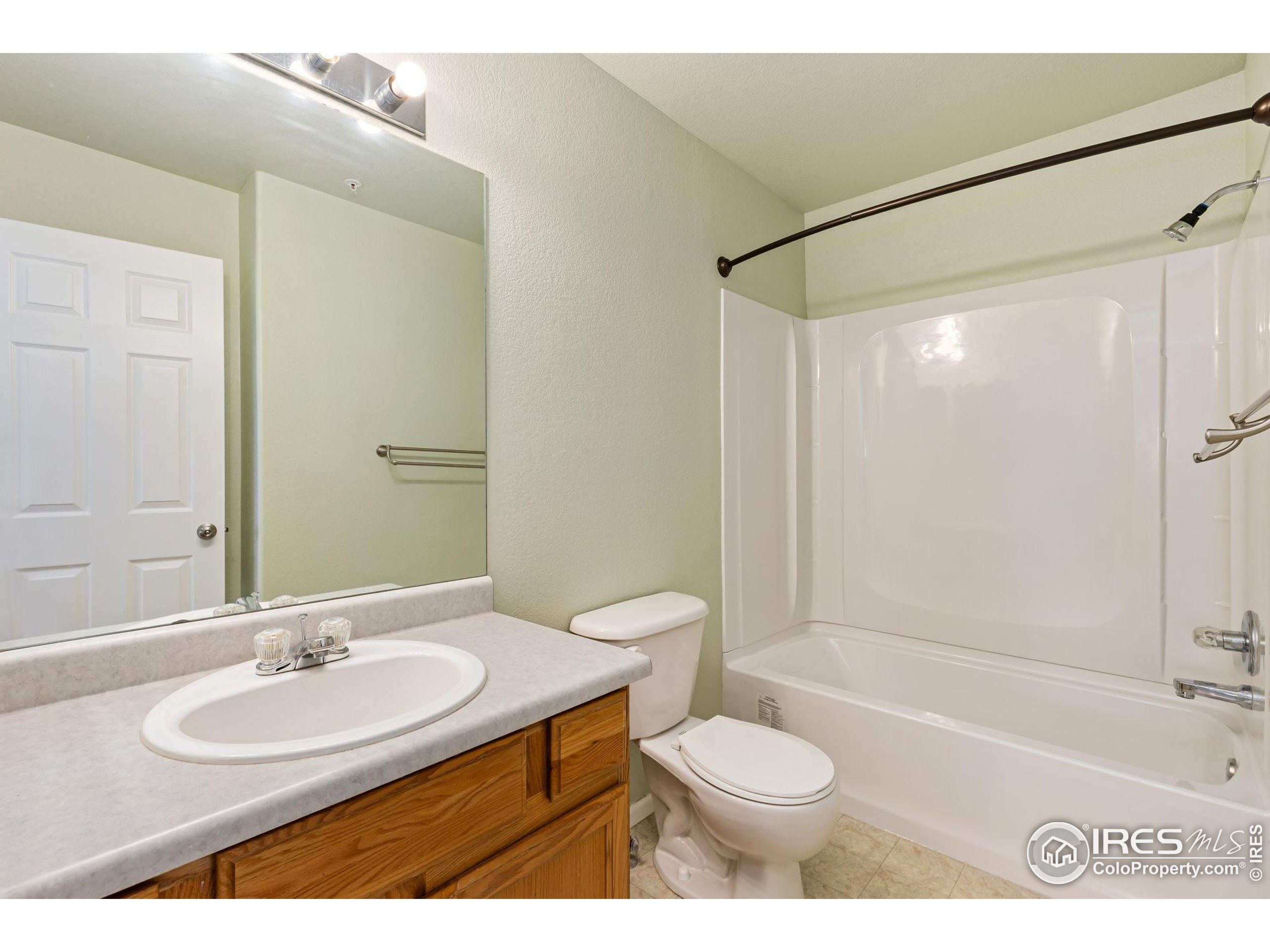 1601 Great Western Dr M8