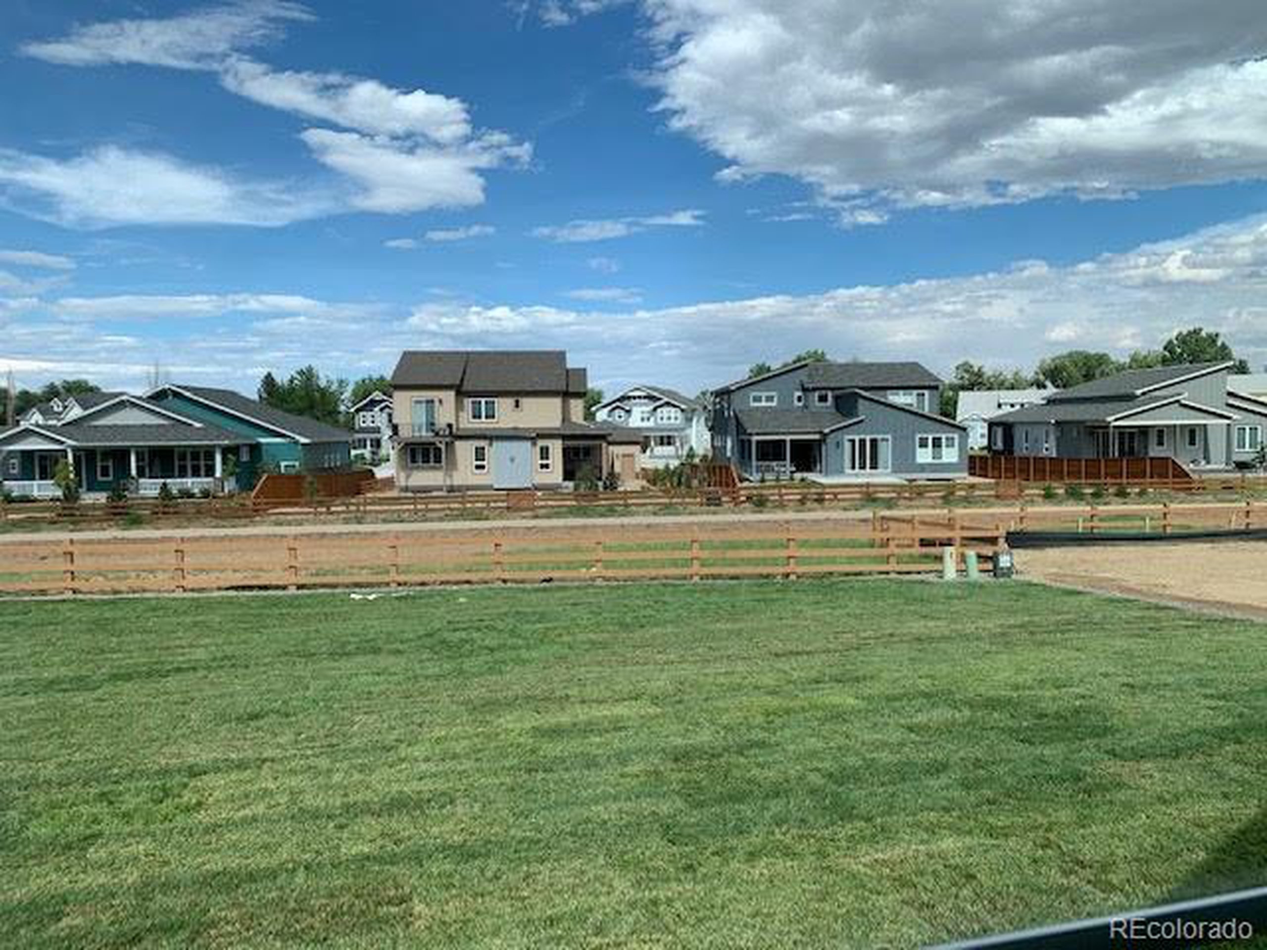 711 Meadowlark Dr