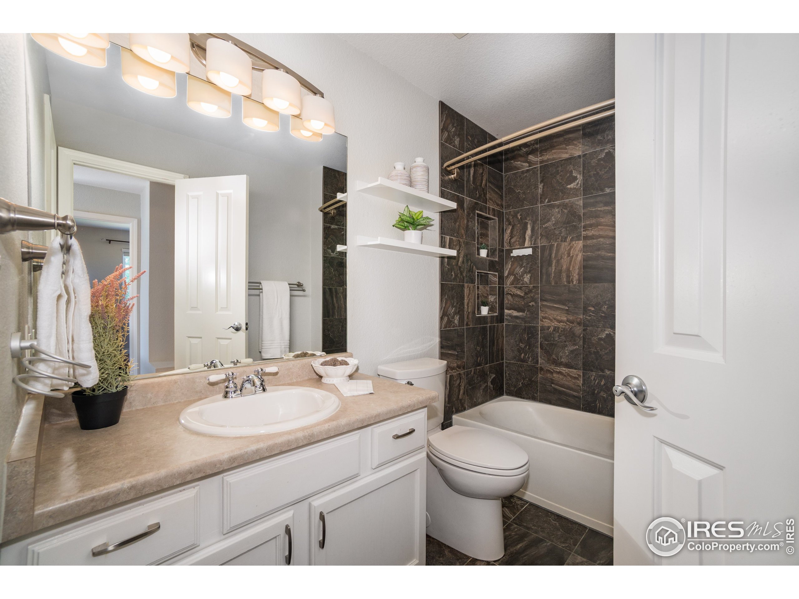 805 Summer Hawk Dr A4
