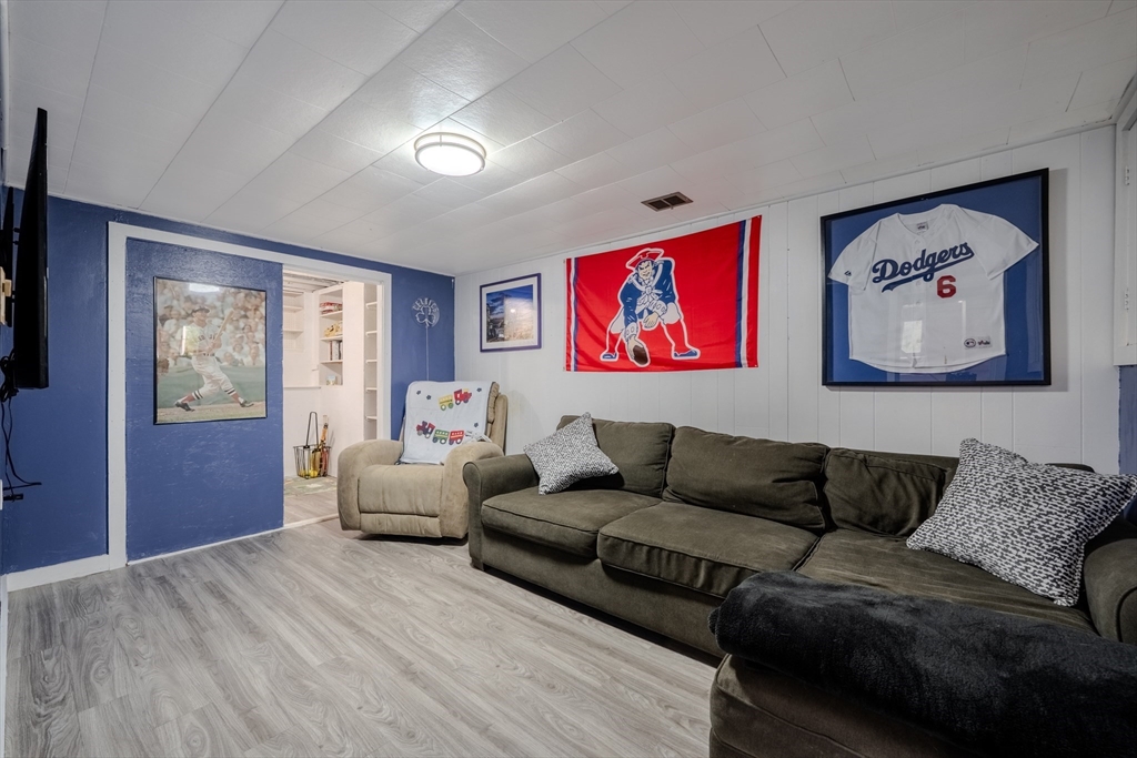 35 Lindenwood Rd