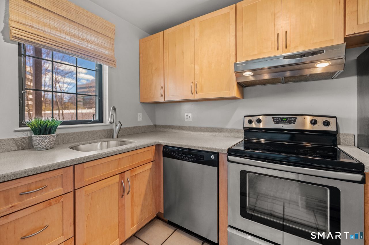 8 Oakwood Avenue APT B13