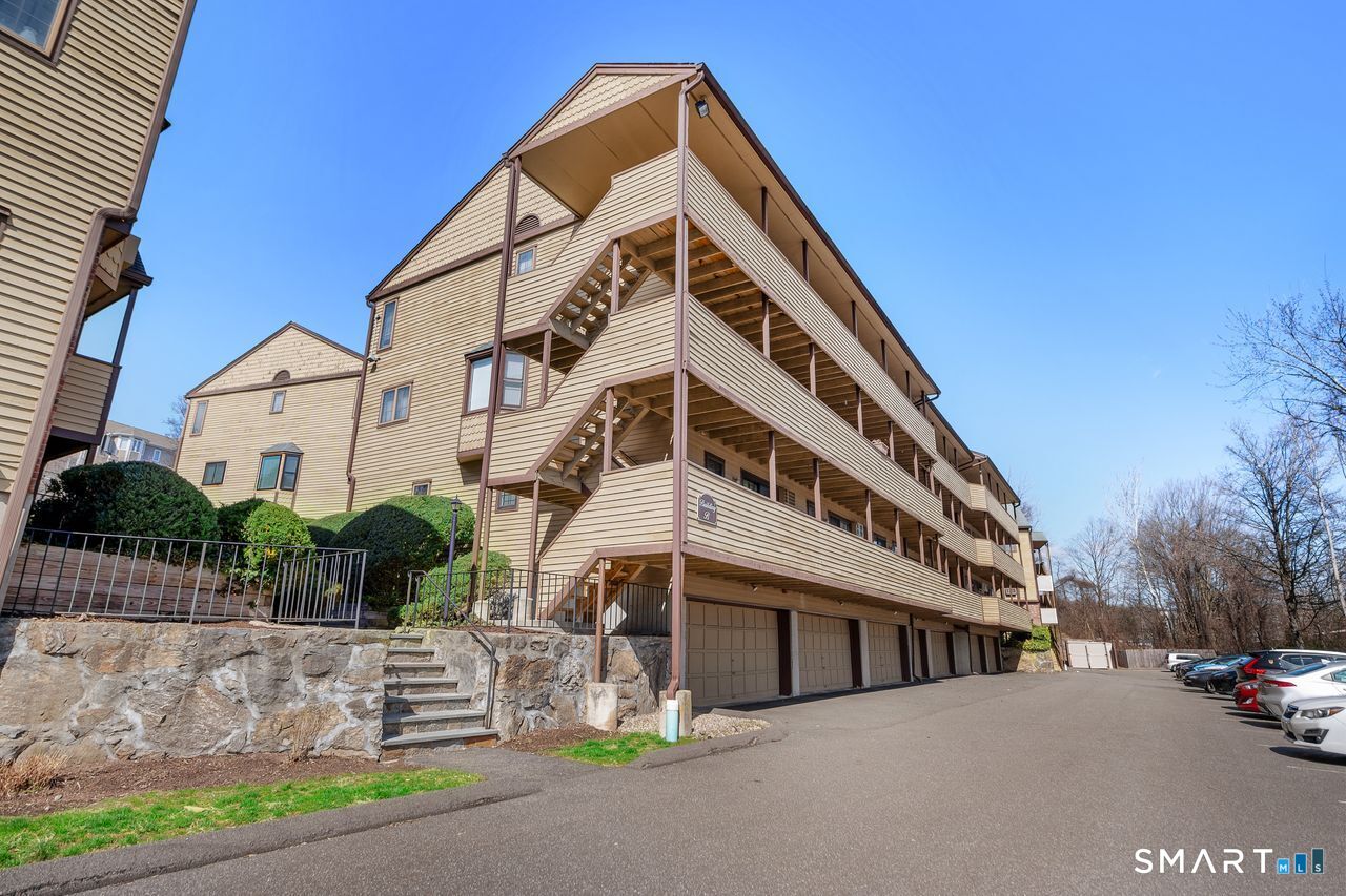 8 Oakwood Avenue APT B13