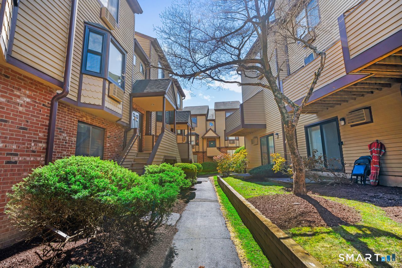 8 Oakwood Avenue APT B13