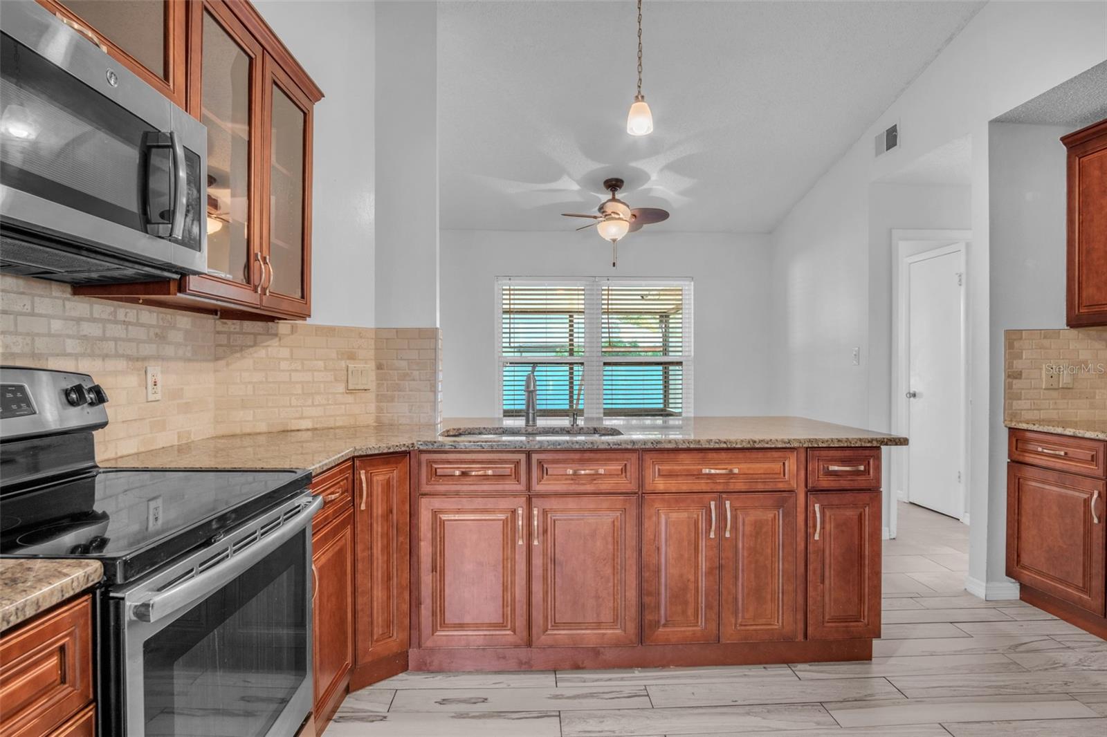 2200 BAY LEAF DR