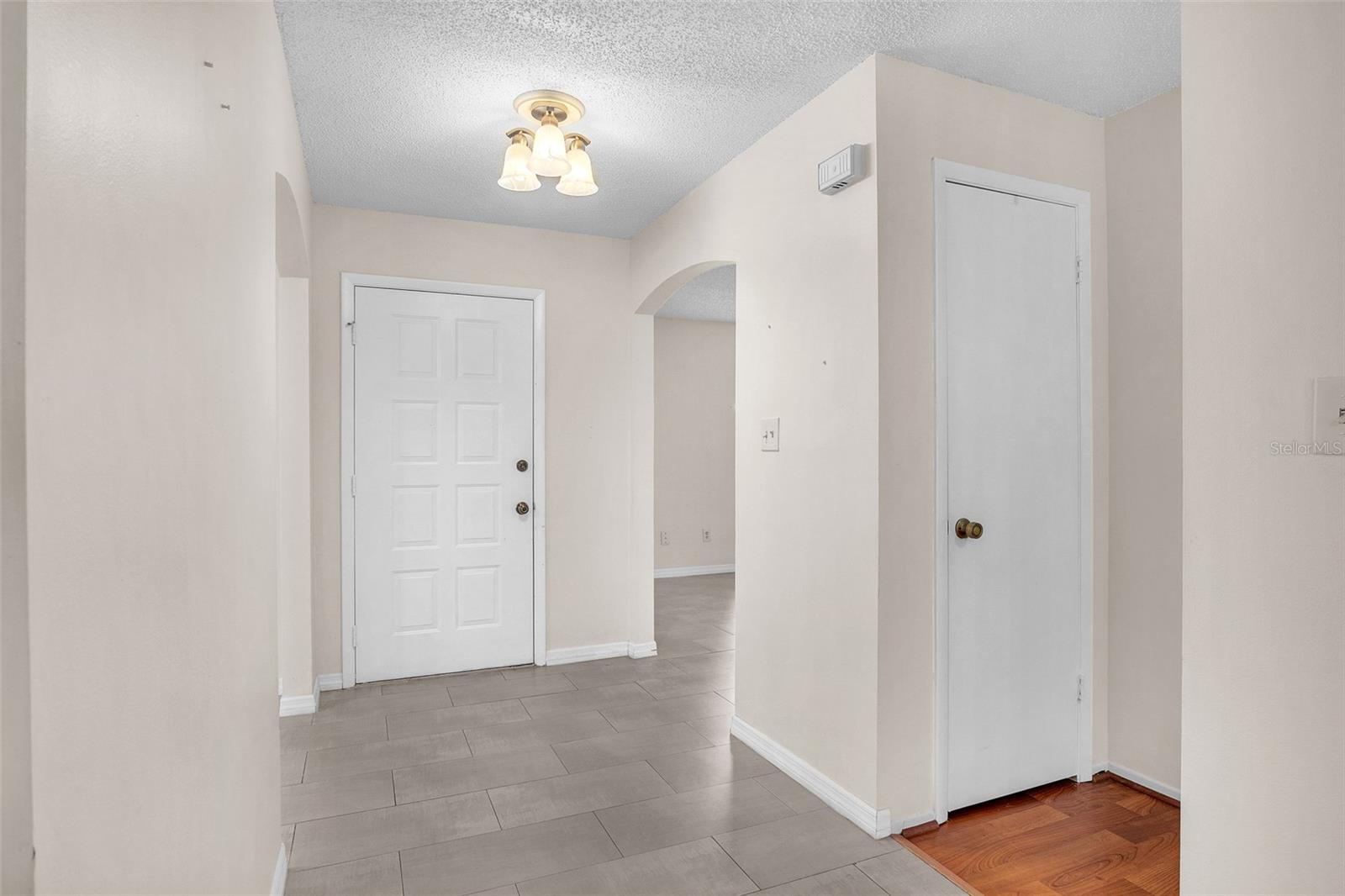 2200 BAY LEAF DR
