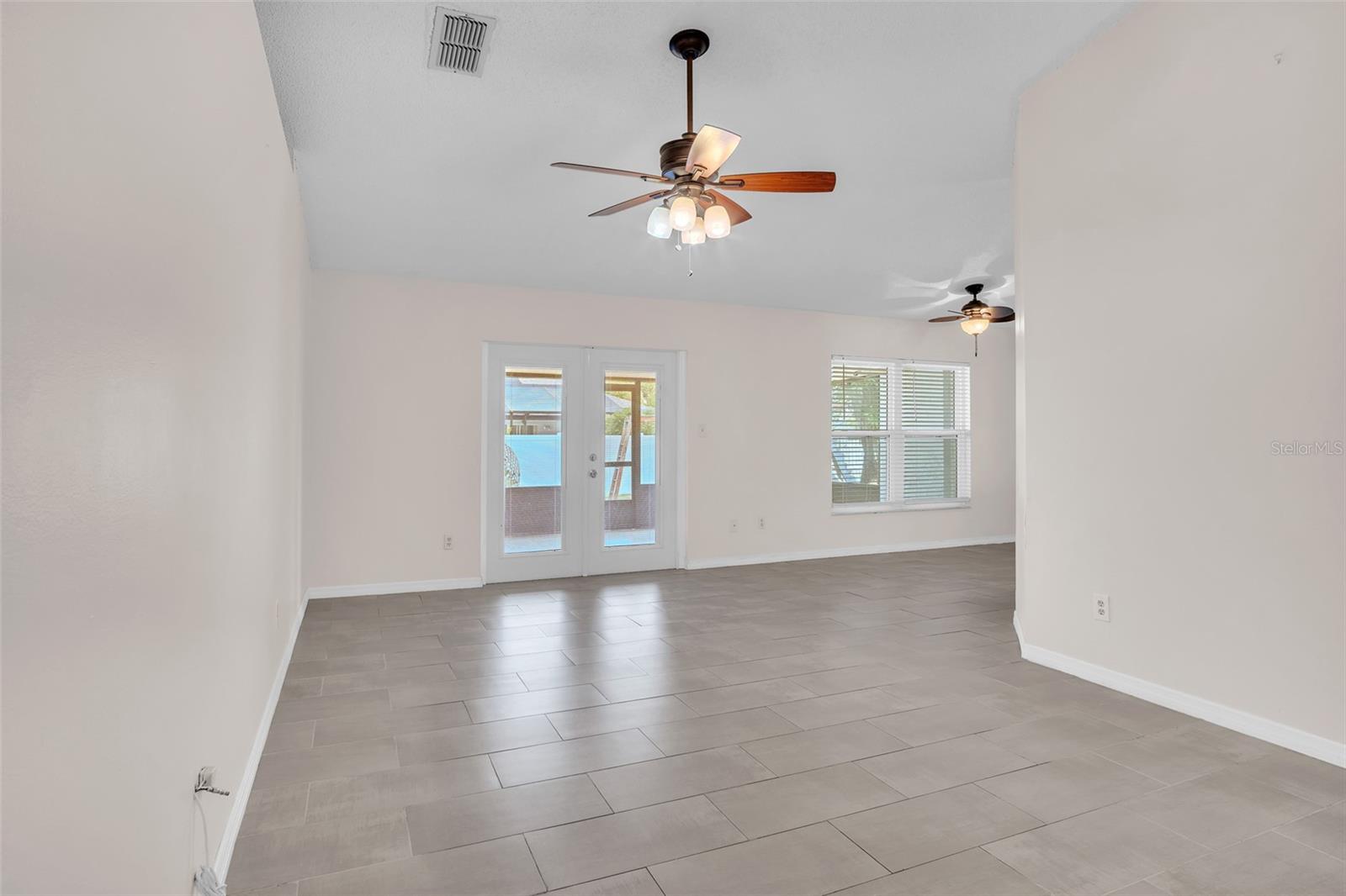 2200 BAY LEAF DR