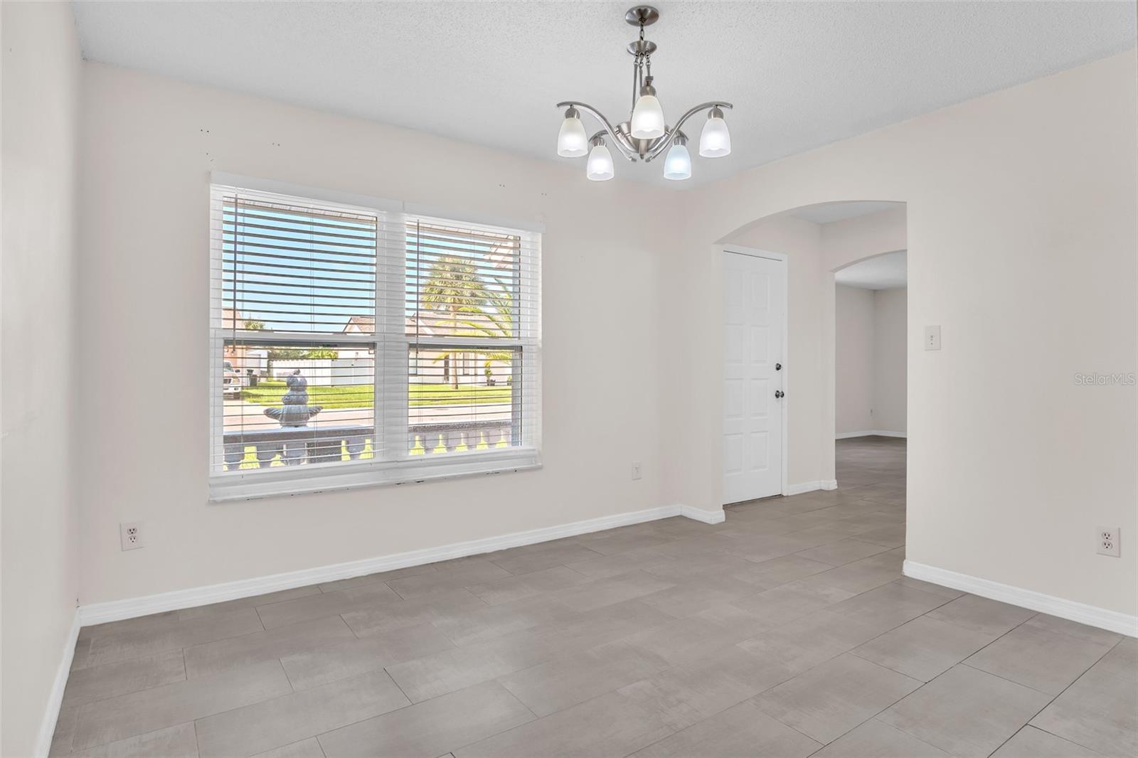 2200 BAY LEAF DR