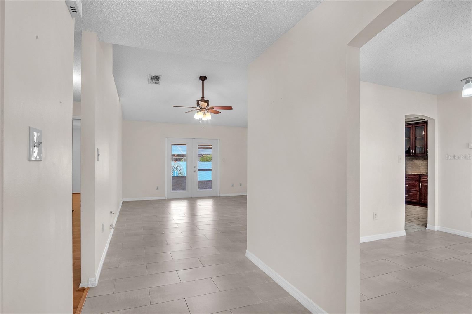 2200 BAY LEAF DR