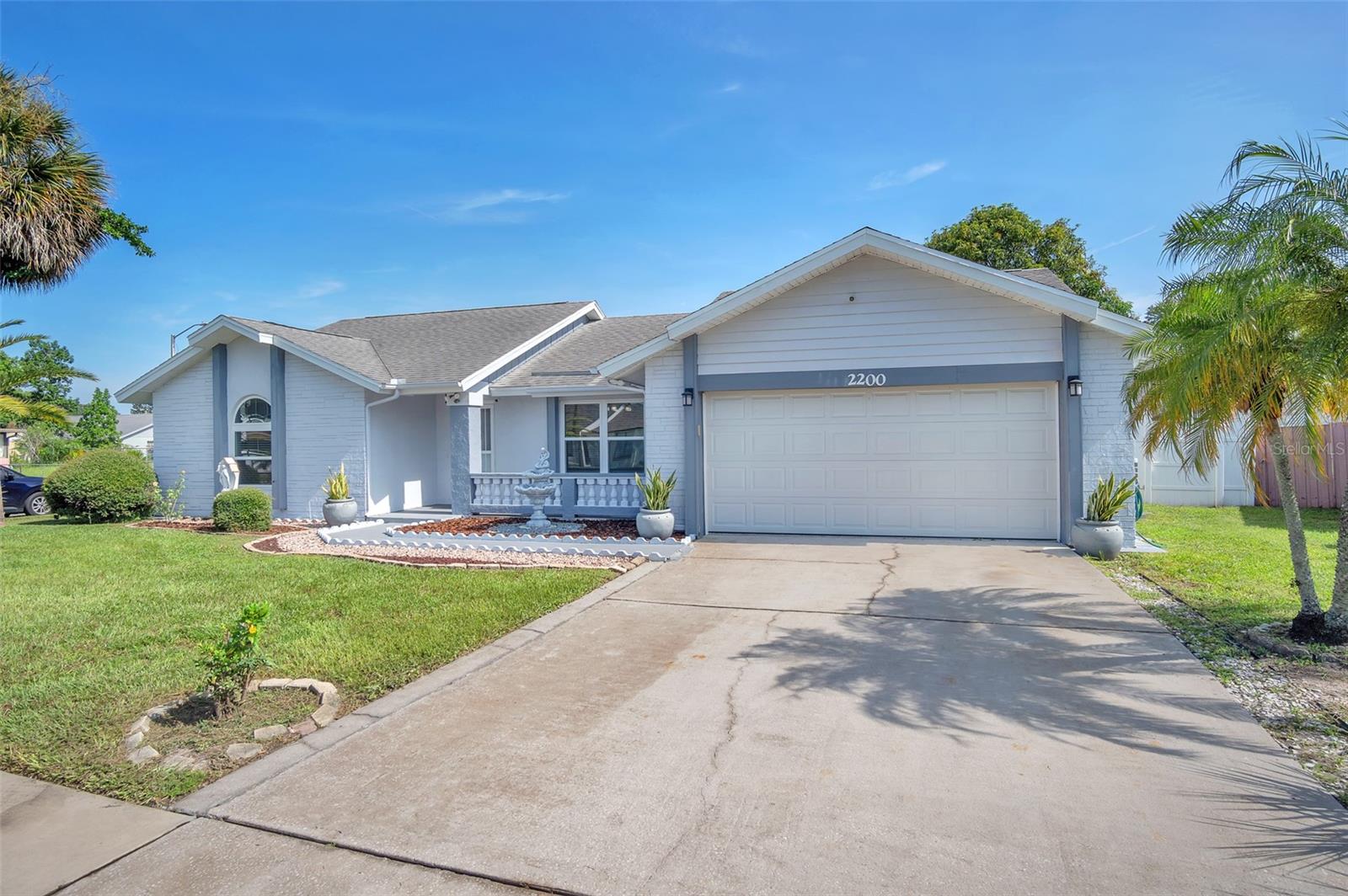 2200 BAY LEAF DR