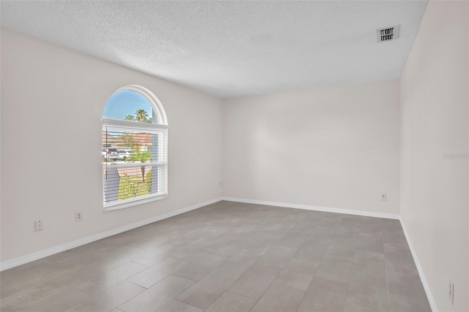 2200 BAY LEAF DR