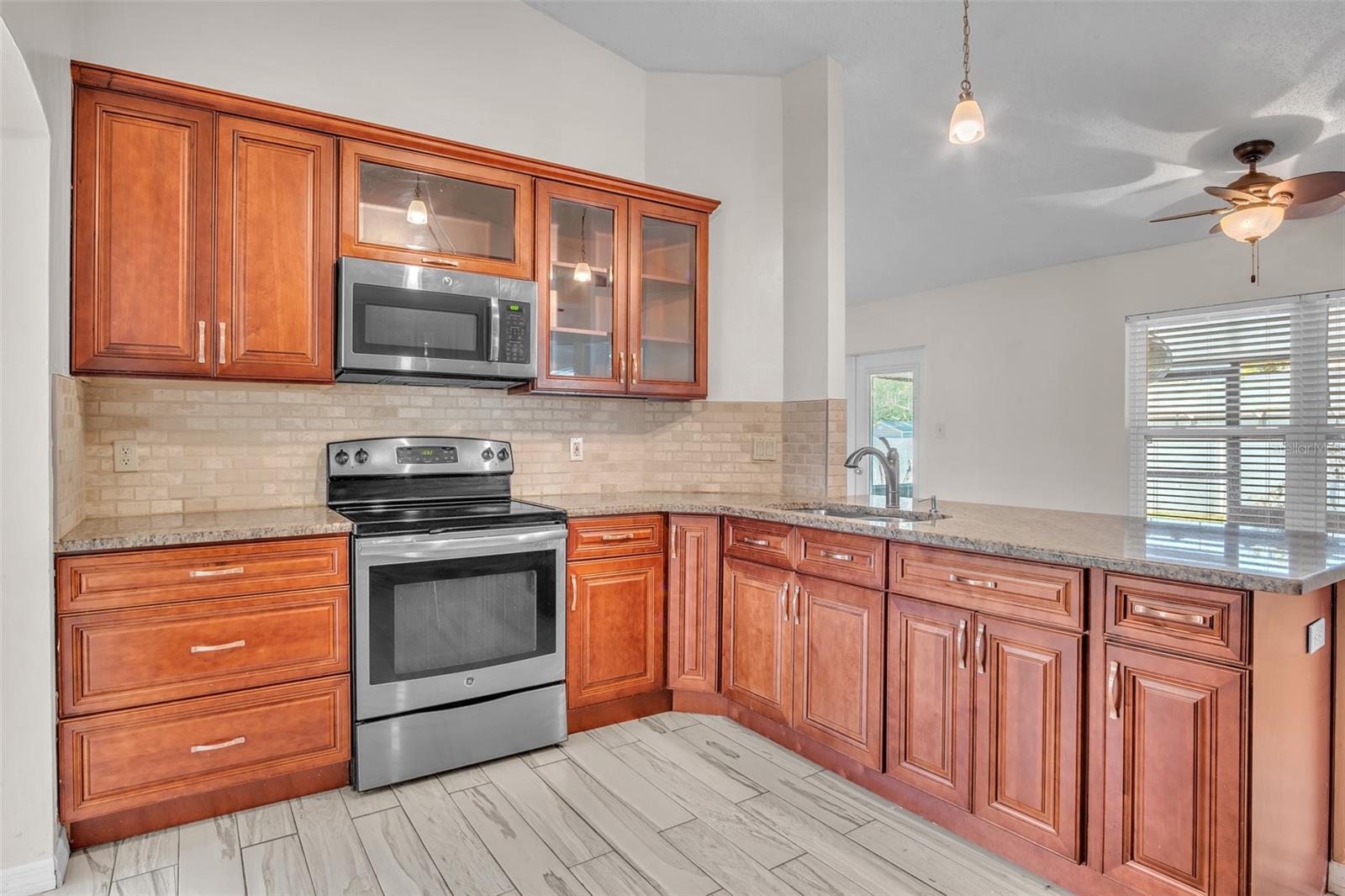 2200 BAY LEAF DR