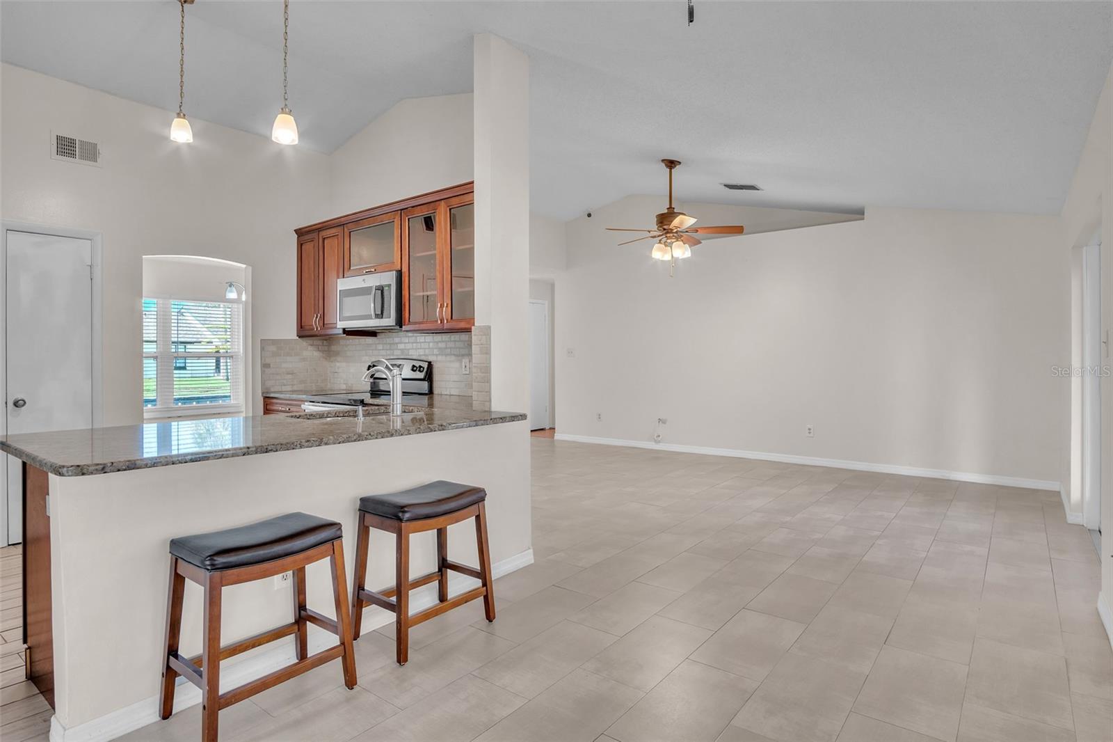 2200 BAY LEAF DR