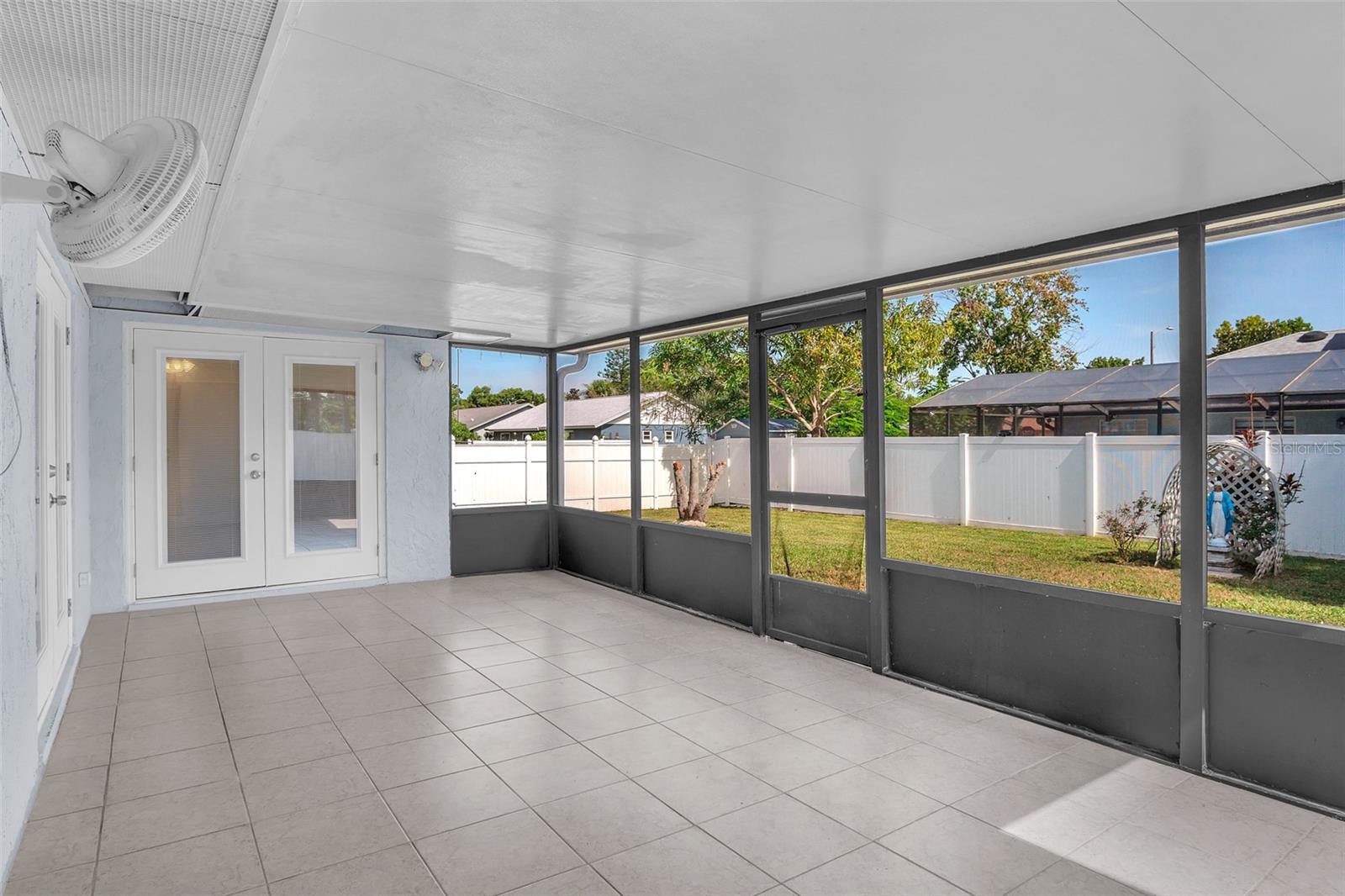 2200 BAY LEAF DR