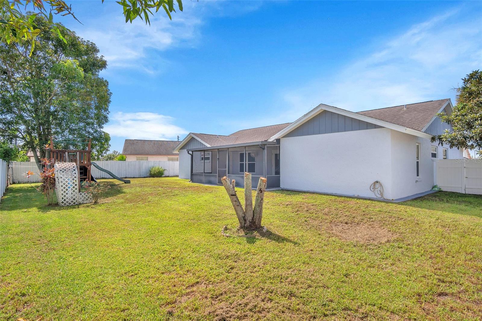 2200 BAY LEAF DR