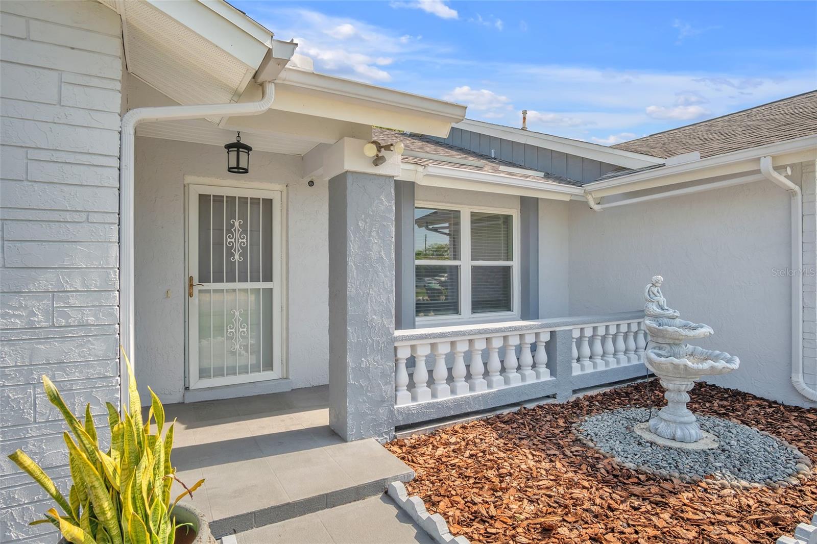 2200 BAY LEAF DR