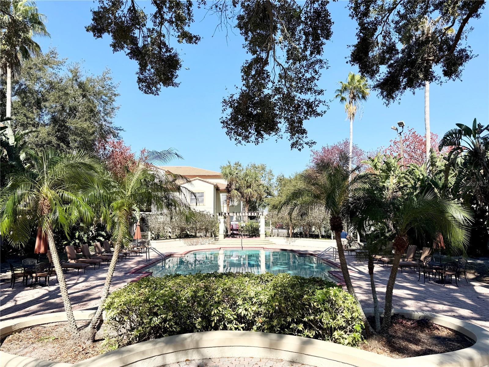 824 CAMARGO WAY #204
