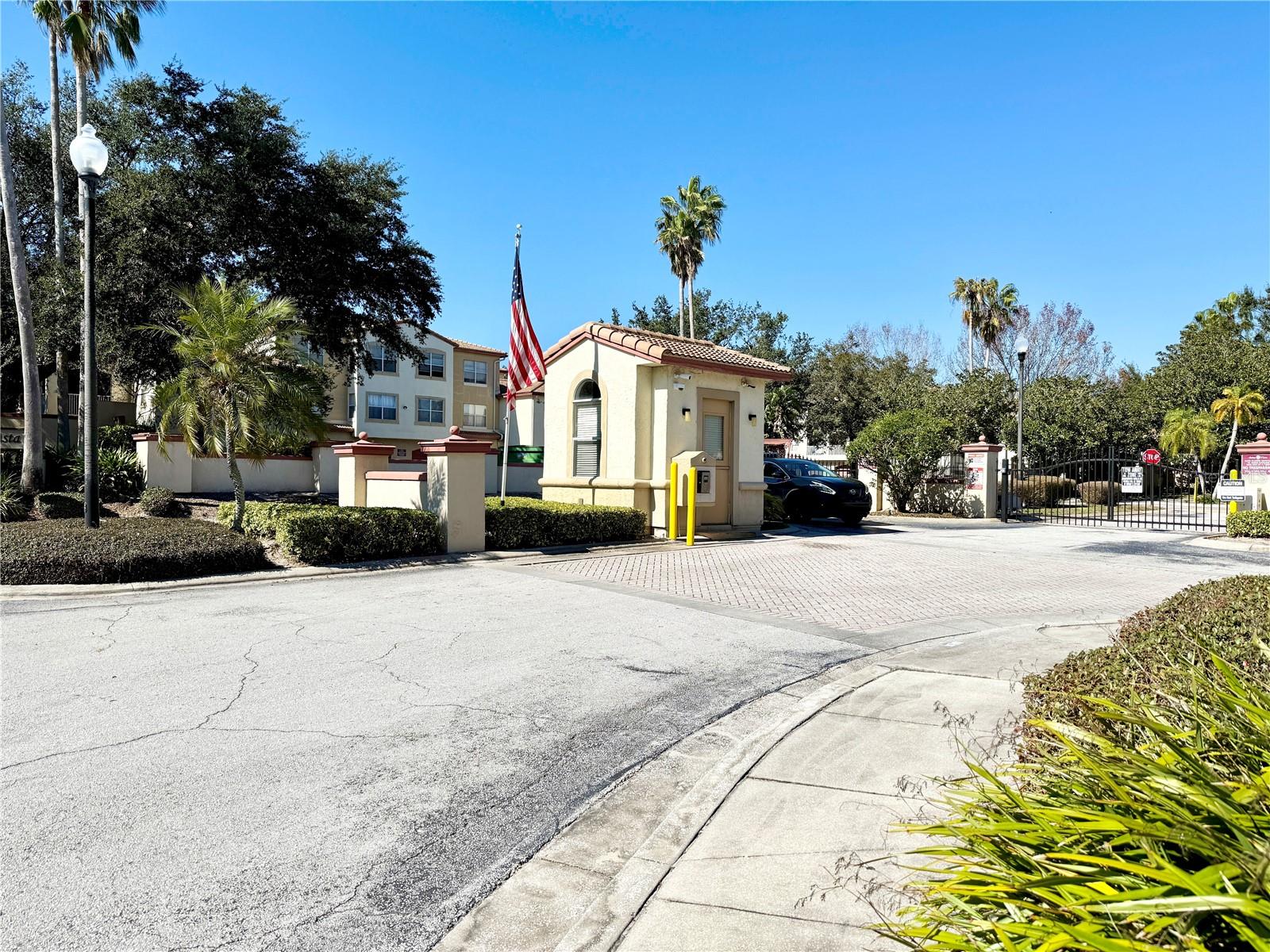 824 CAMARGO WAY #204