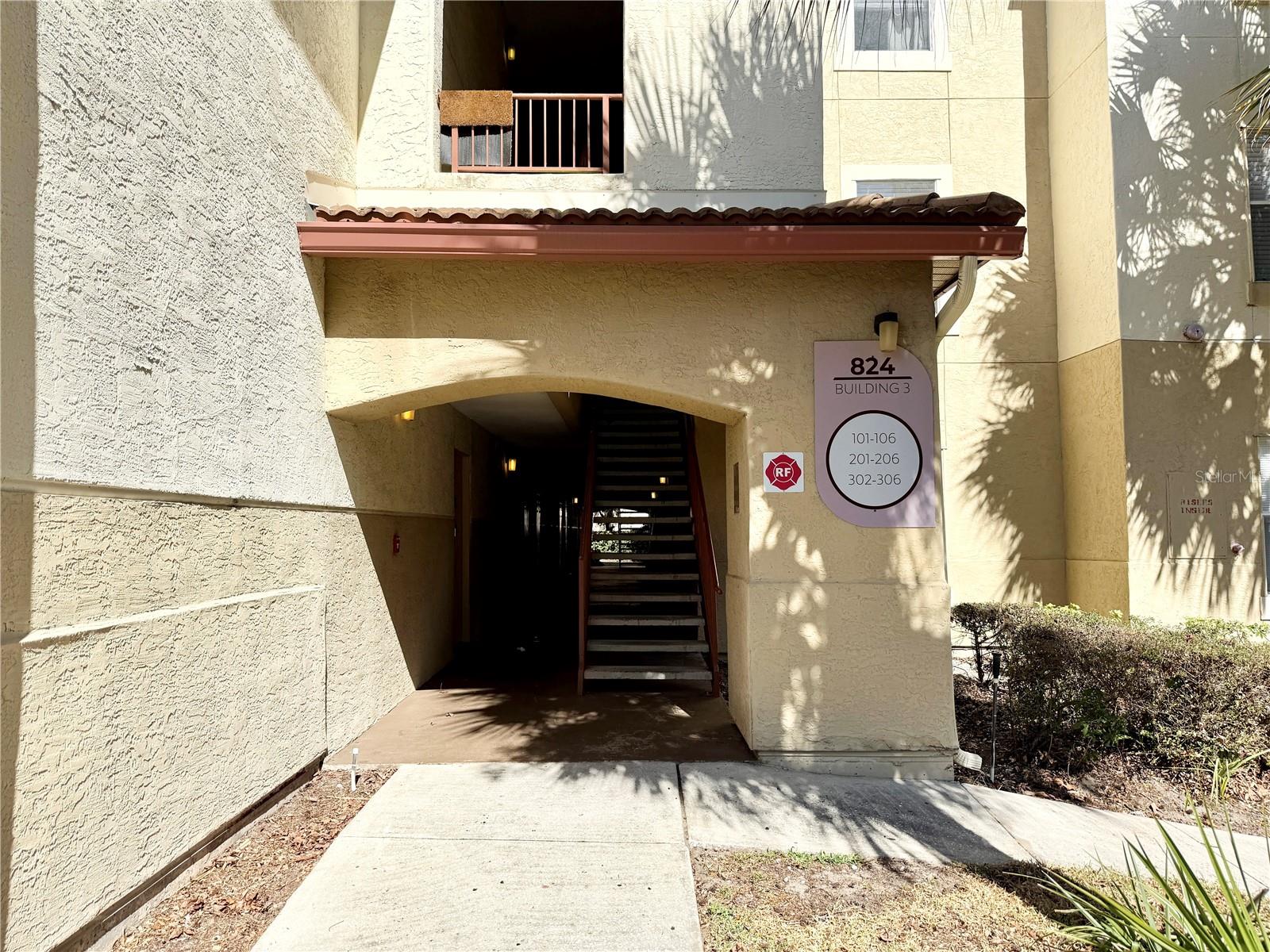 824 CAMARGO WAY #204