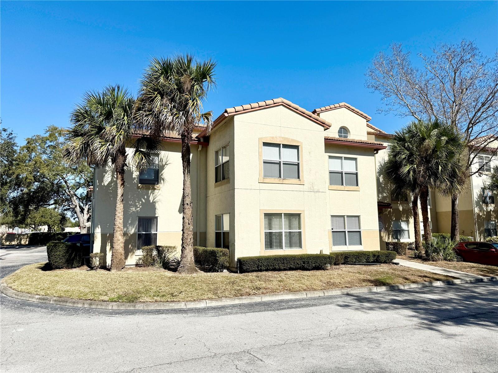 824 CAMARGO WAY #204