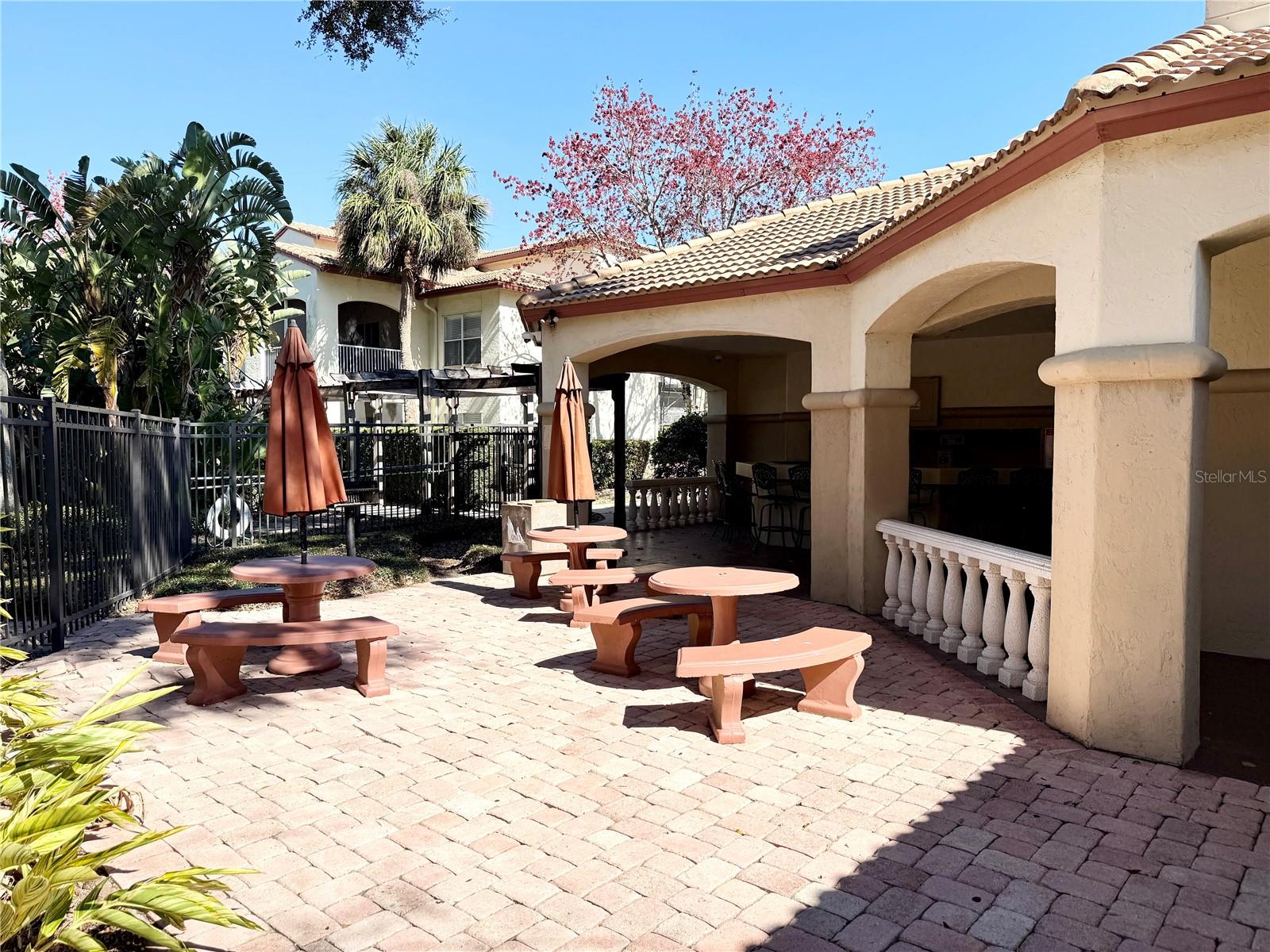 824 CAMARGO WAY #204