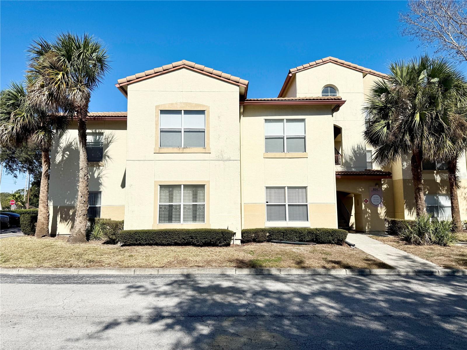 824 CAMARGO WAY #204