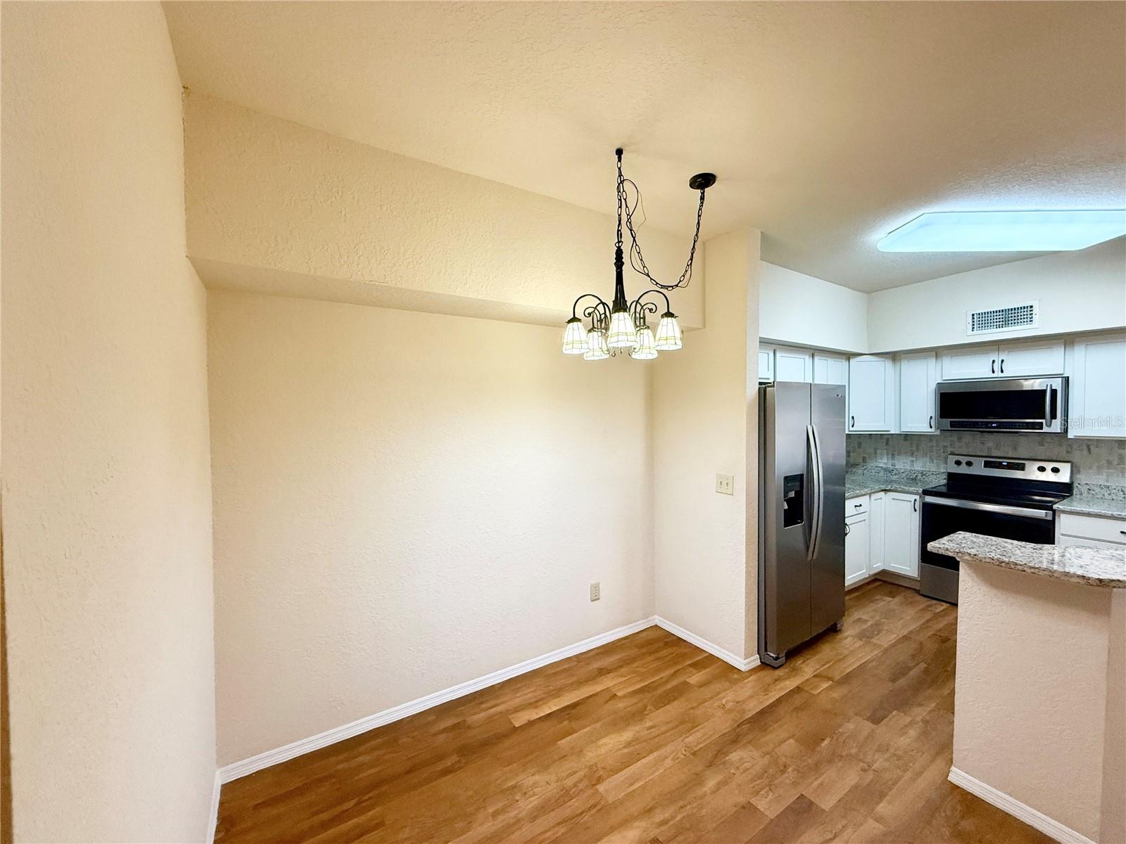 824 CAMARGO WAY #204