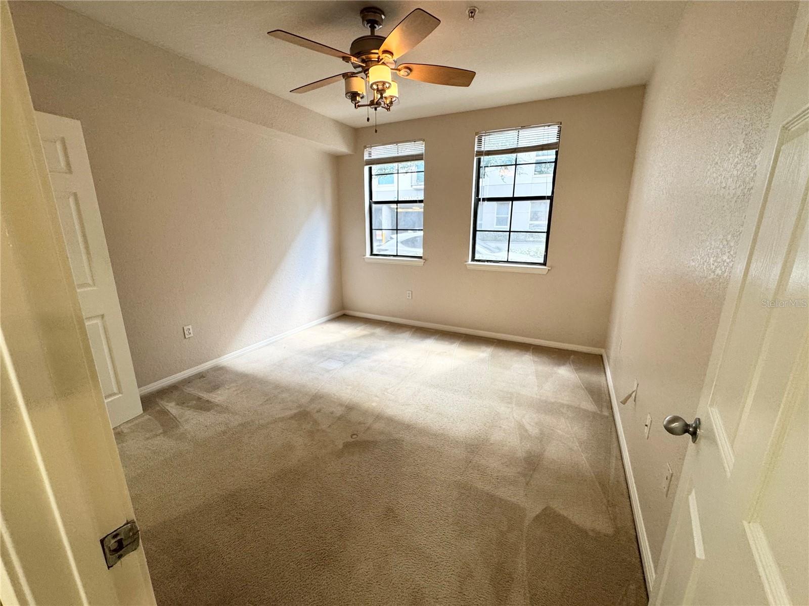 911 N ORANGE AVE #117