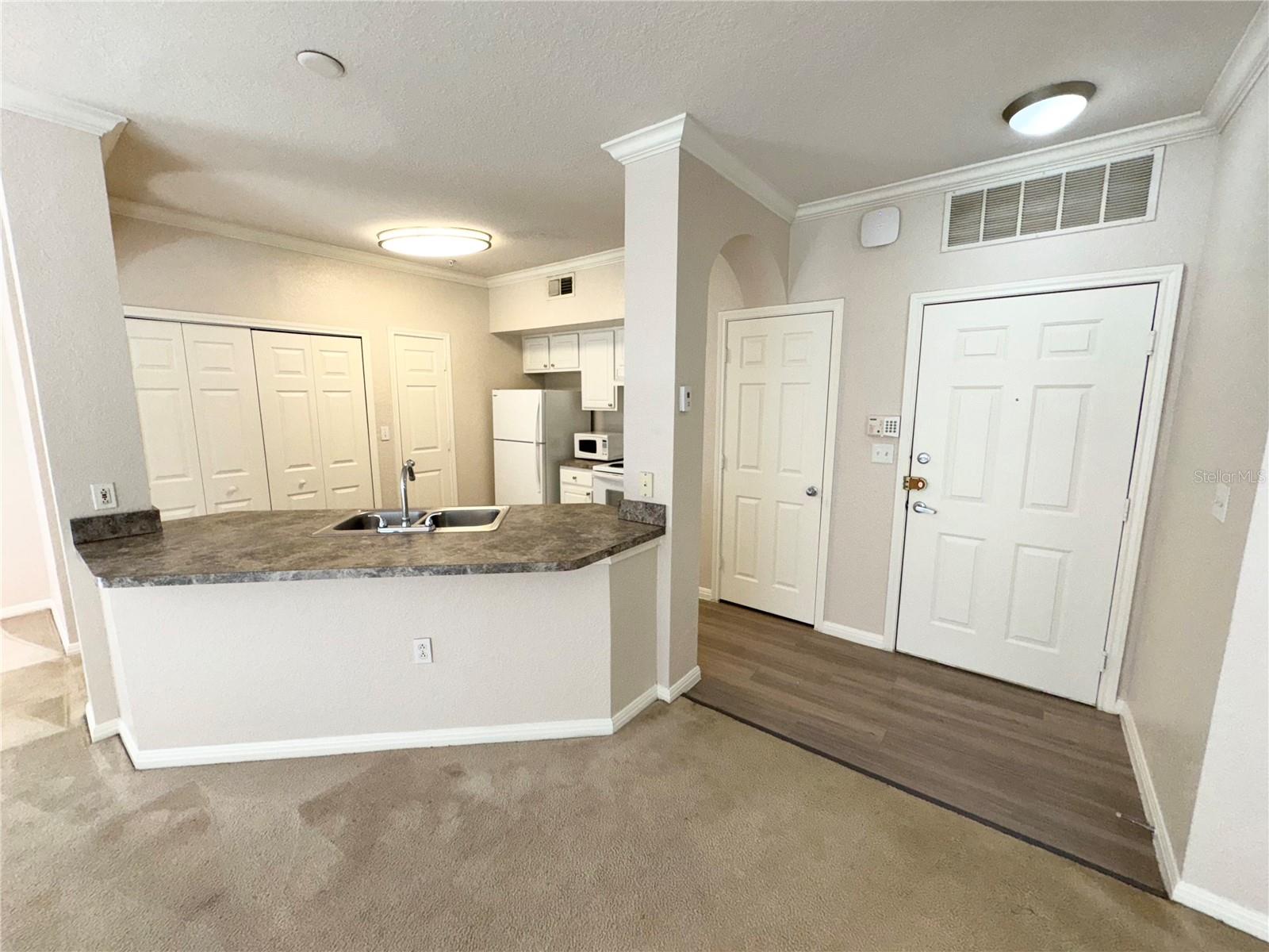 911 N ORANGE AVE #117