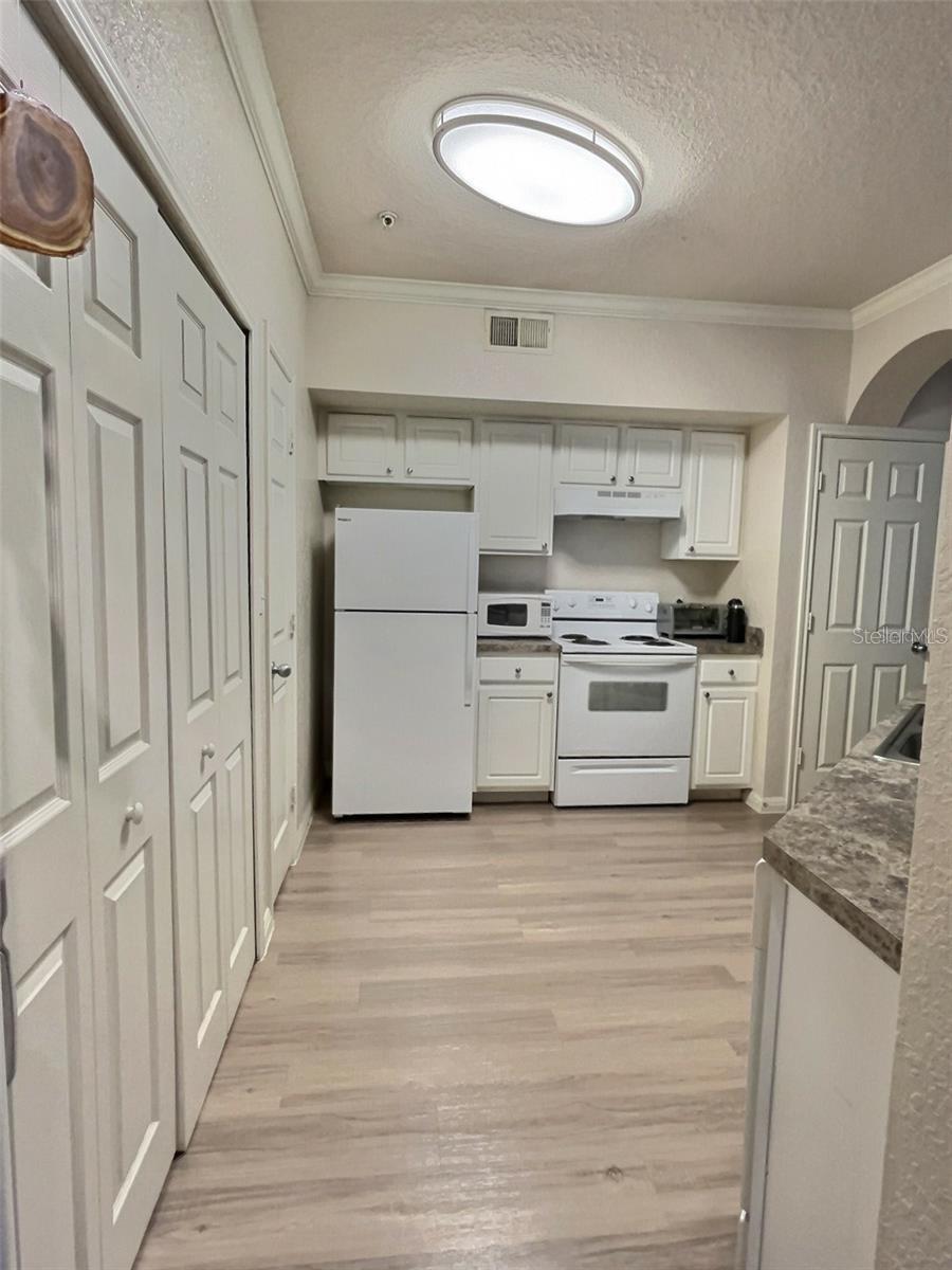 911 N ORANGE AVE #117