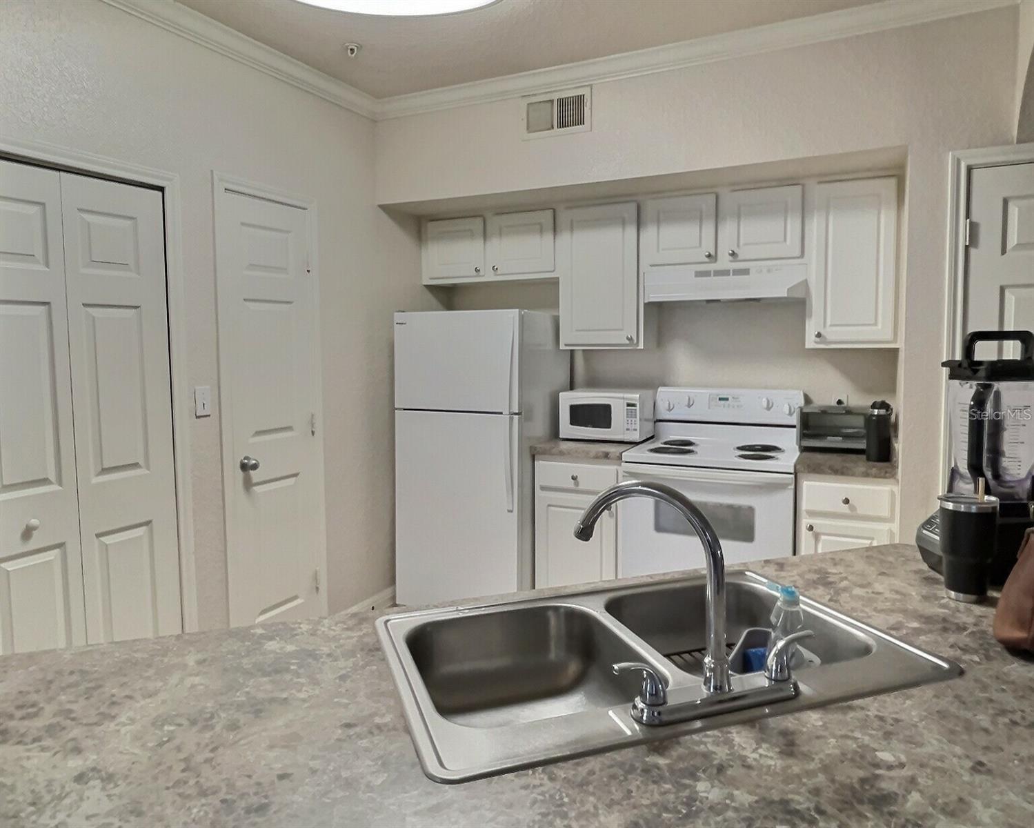 911 N ORANGE AVE #117