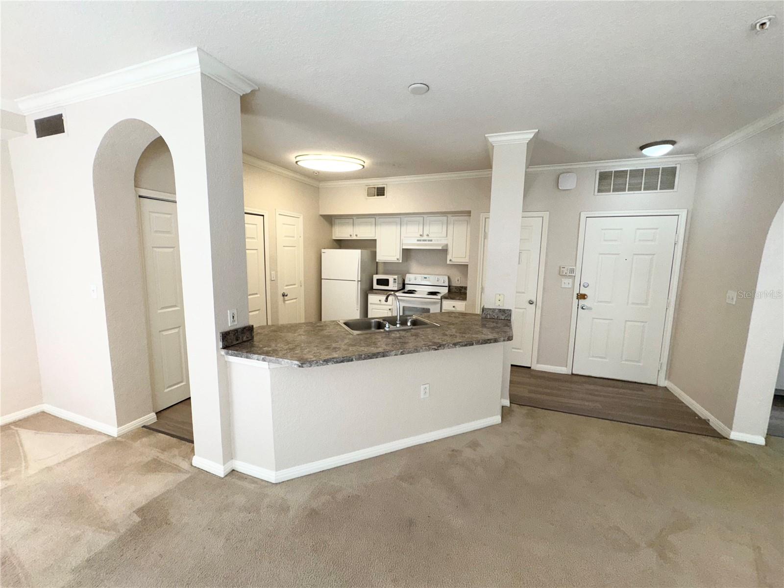 911 N ORANGE AVE #117