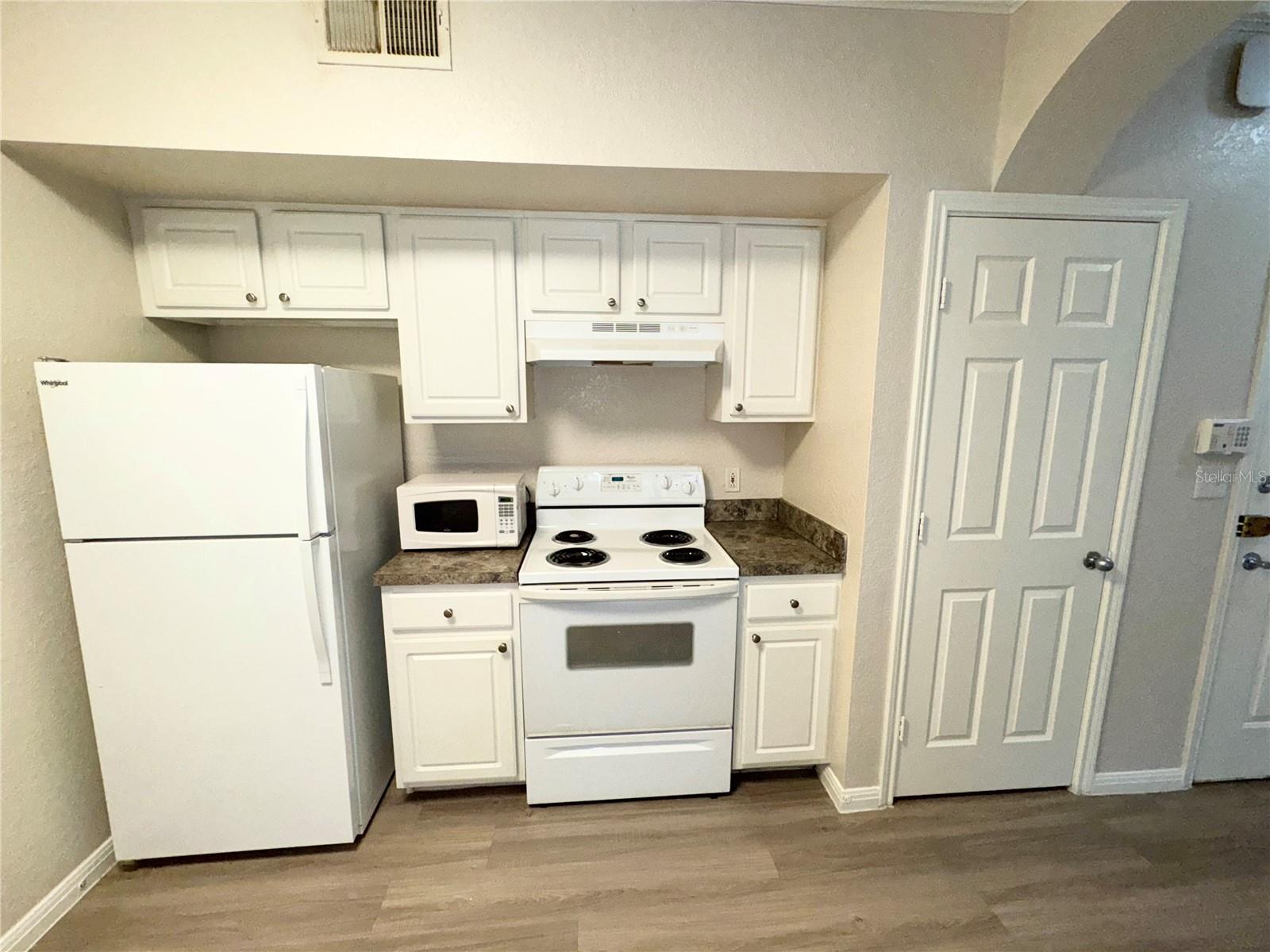 911 N ORANGE AVE #117