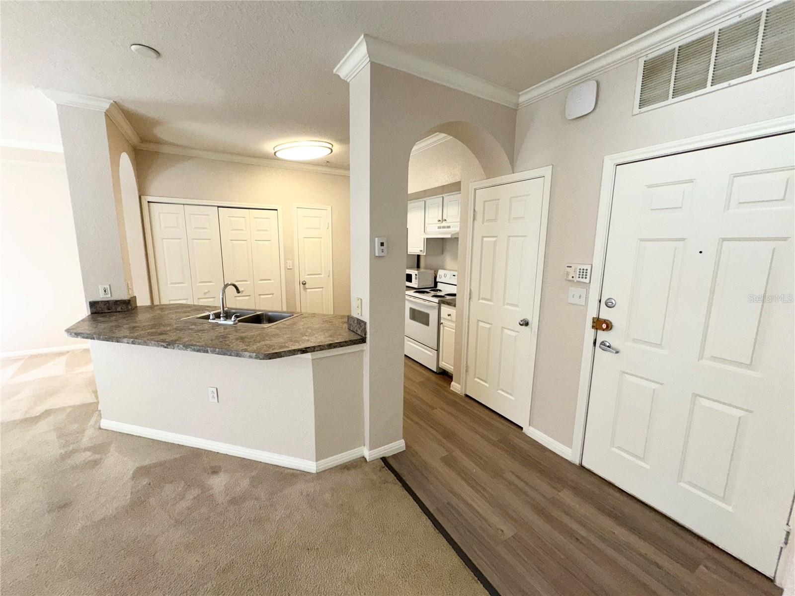 911 N ORANGE AVE #117