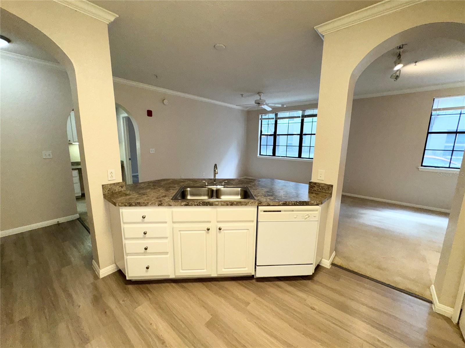 911 N ORANGE AVE #117