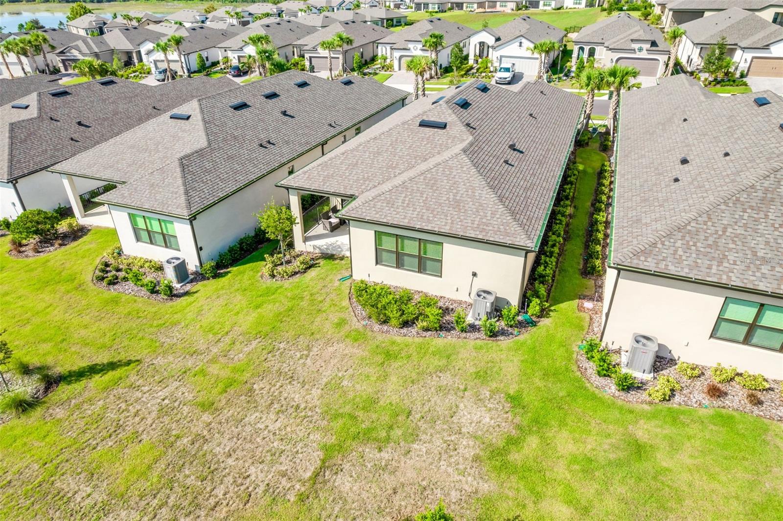 955 BRAEWOOD DR