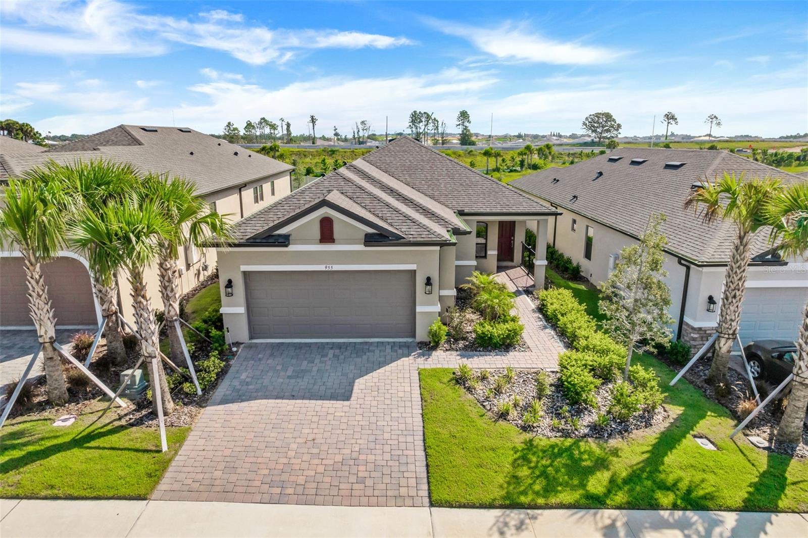 955 BRAEWOOD DR