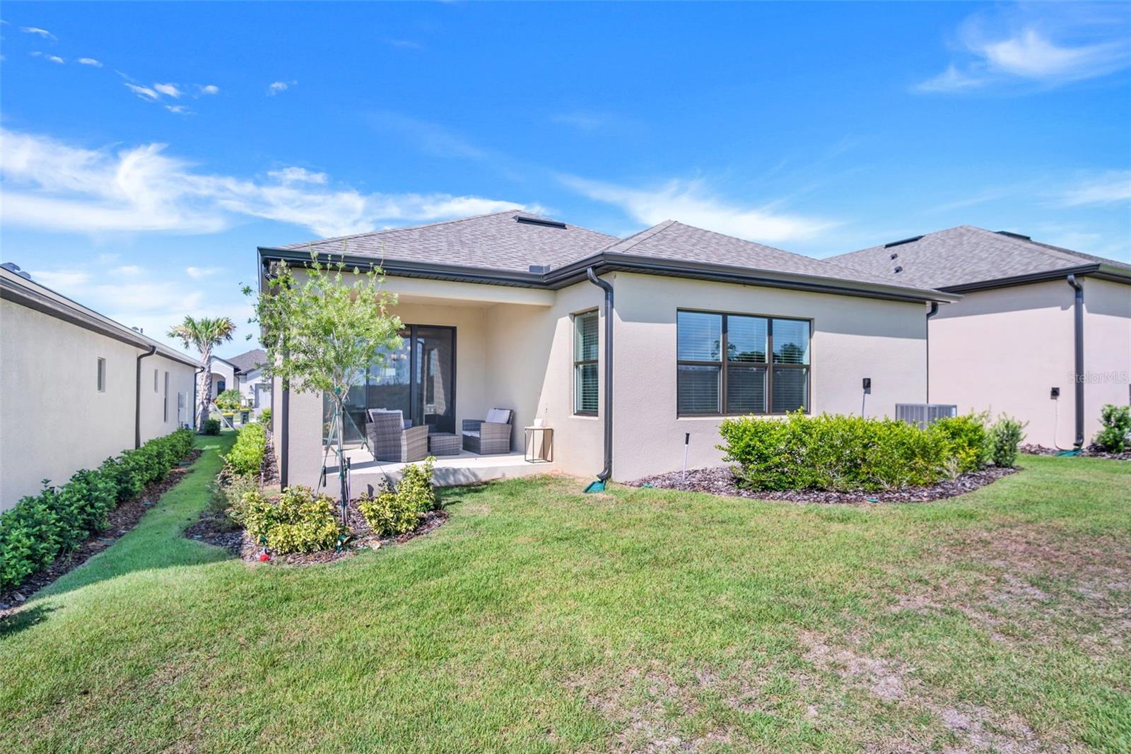 955 BRAEWOOD DR