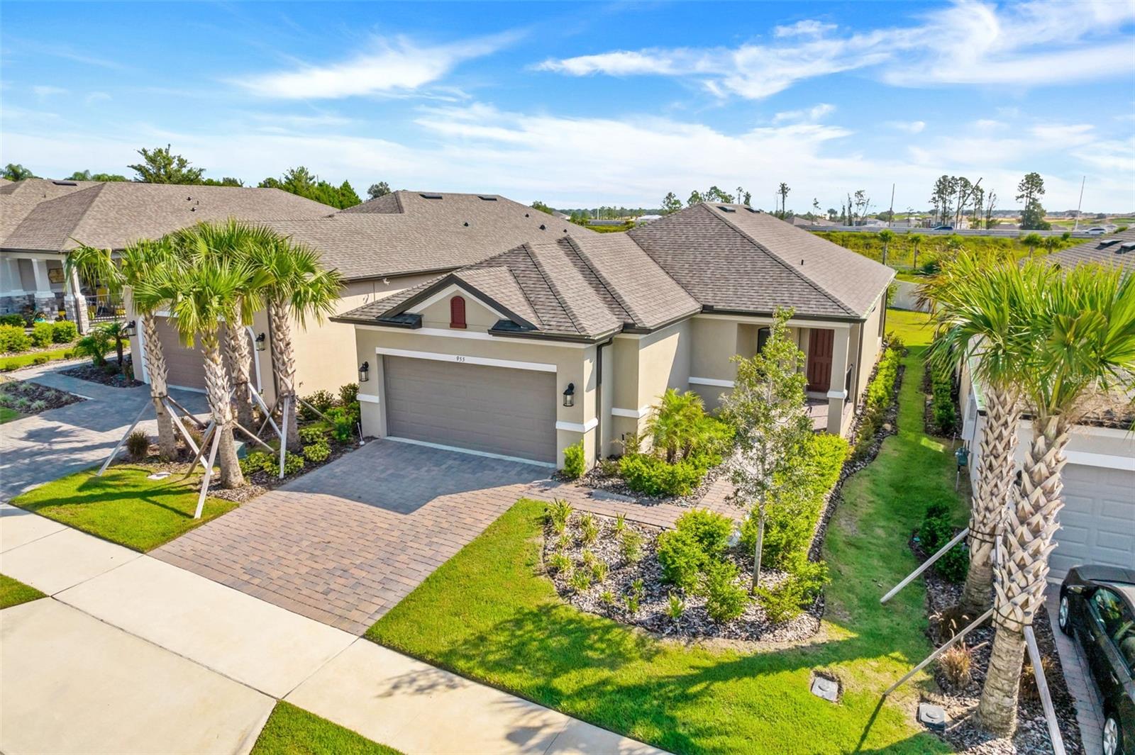 955 BRAEWOOD DR
