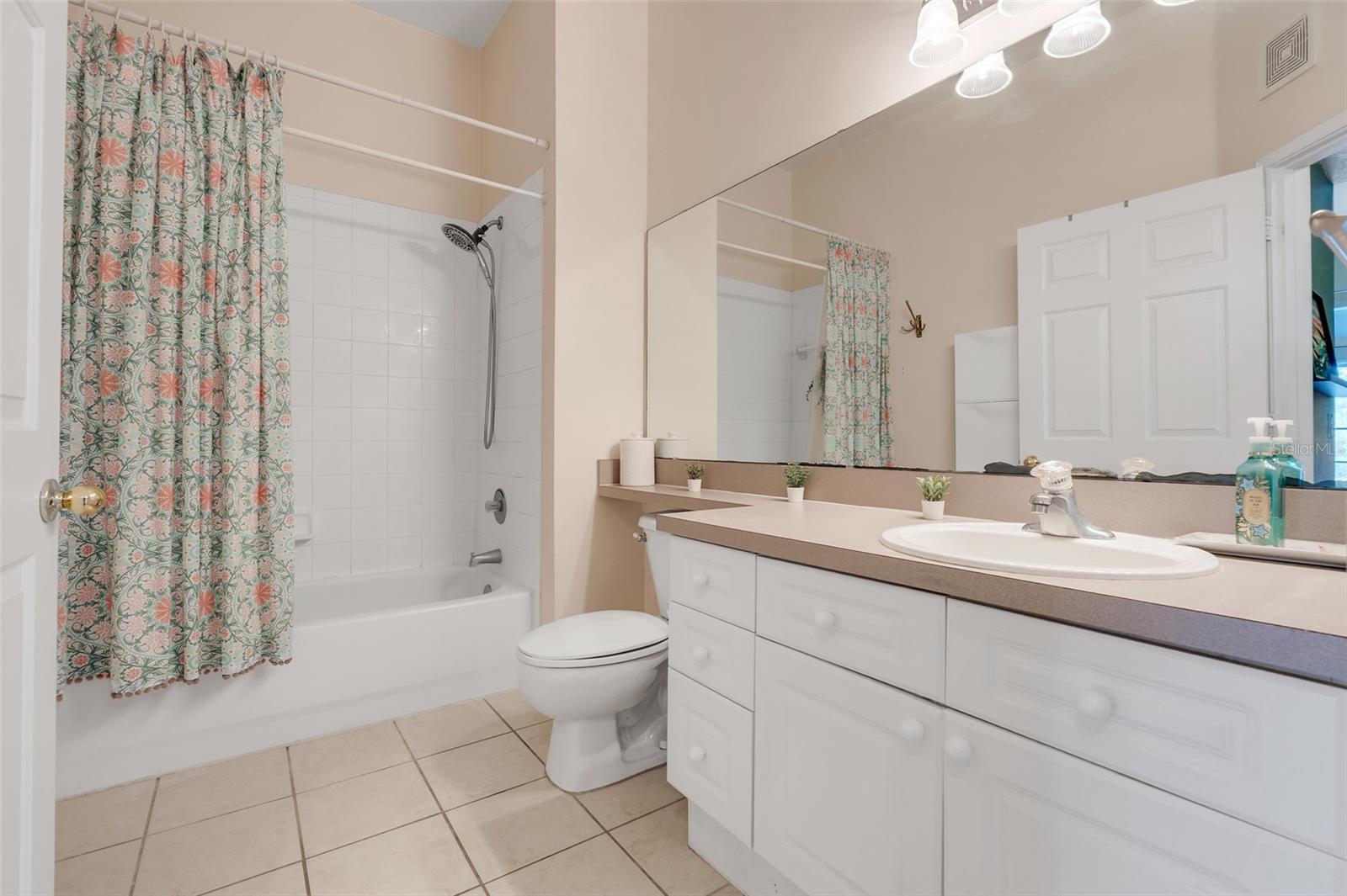 235 GOLDENRAIN DR #301