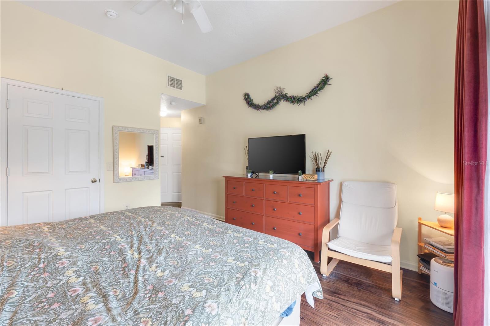 235 GOLDENRAIN DR #301